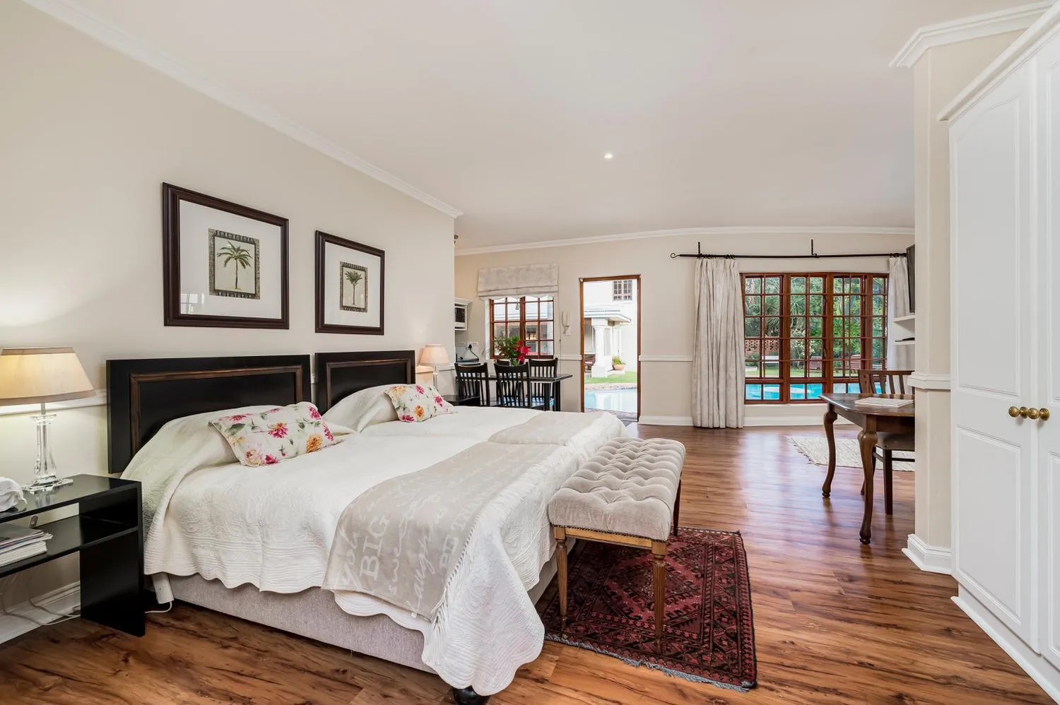 Bed in Millbury Guest House