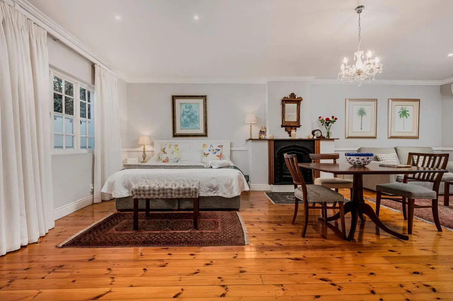 Family Suite with Balcony - single occupancy in Millbury Guest House Family Suite with Balcony - single occupancy in Millbury Guest House