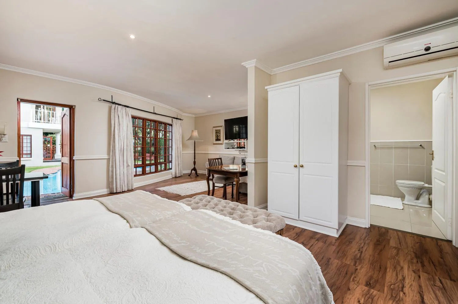 Photo of the whole room, Bed in Millbury Guest House