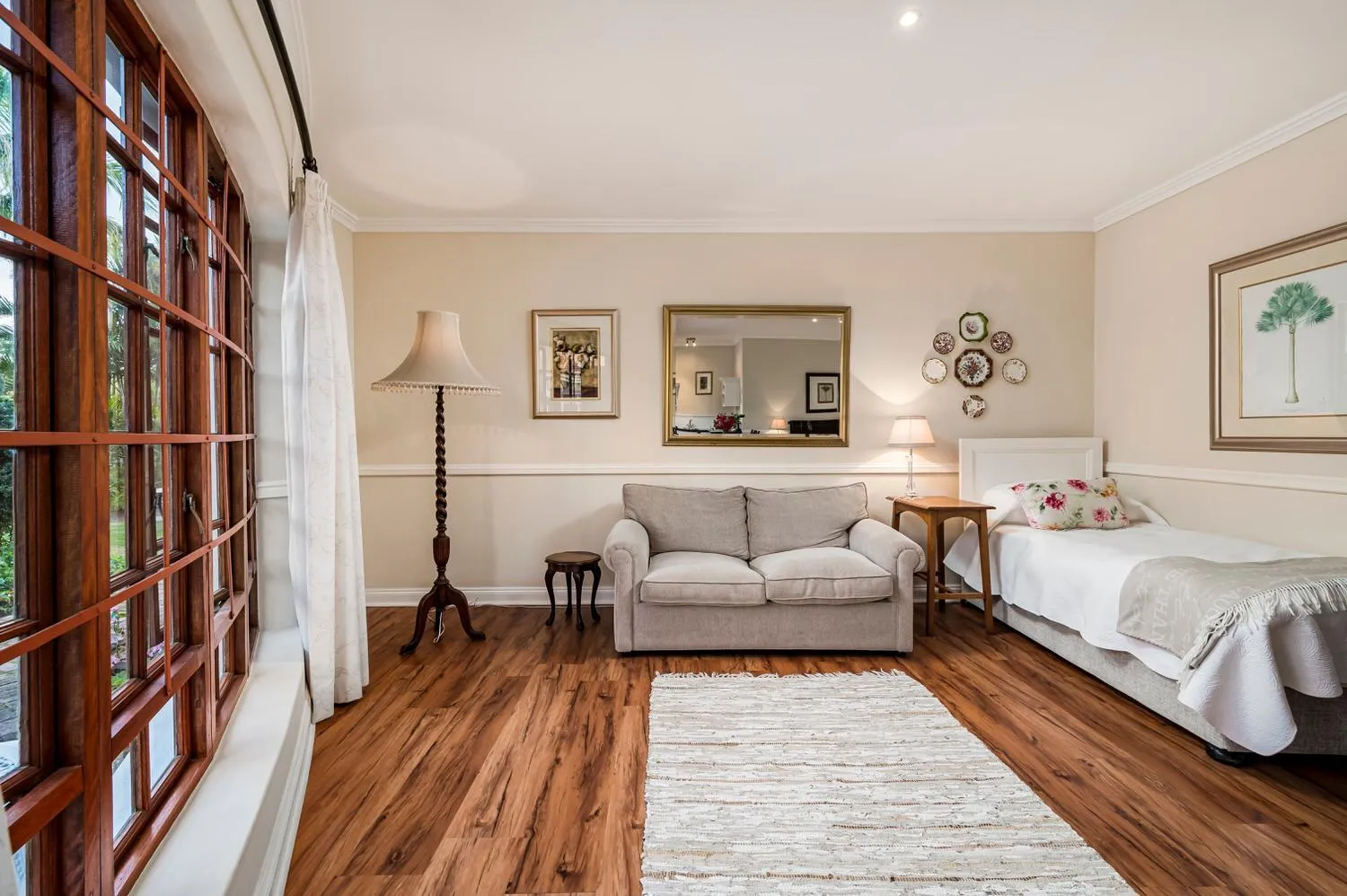 Bed in Millbury Guest House