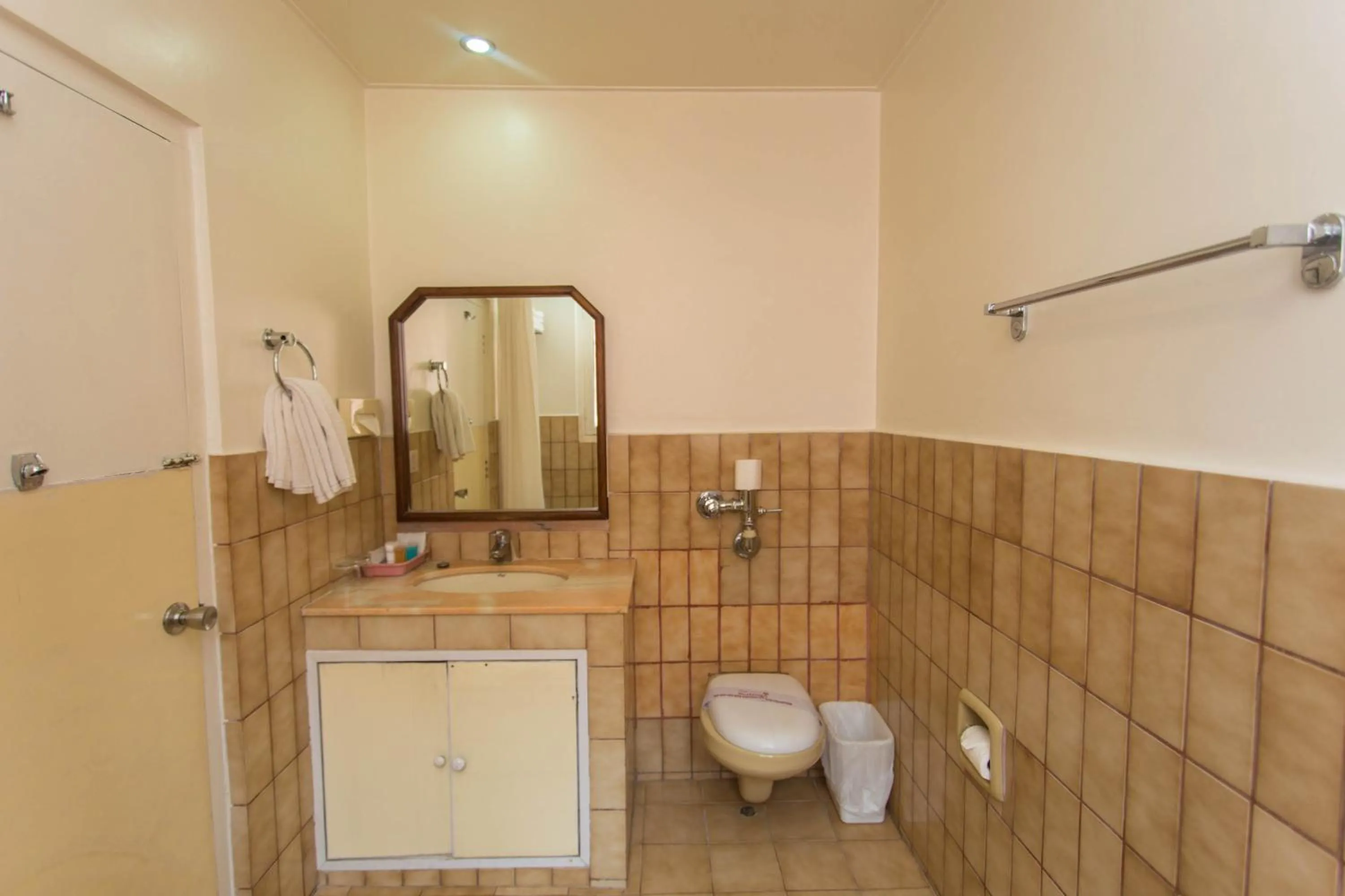 Bathroom in Hotel Marshyangdi