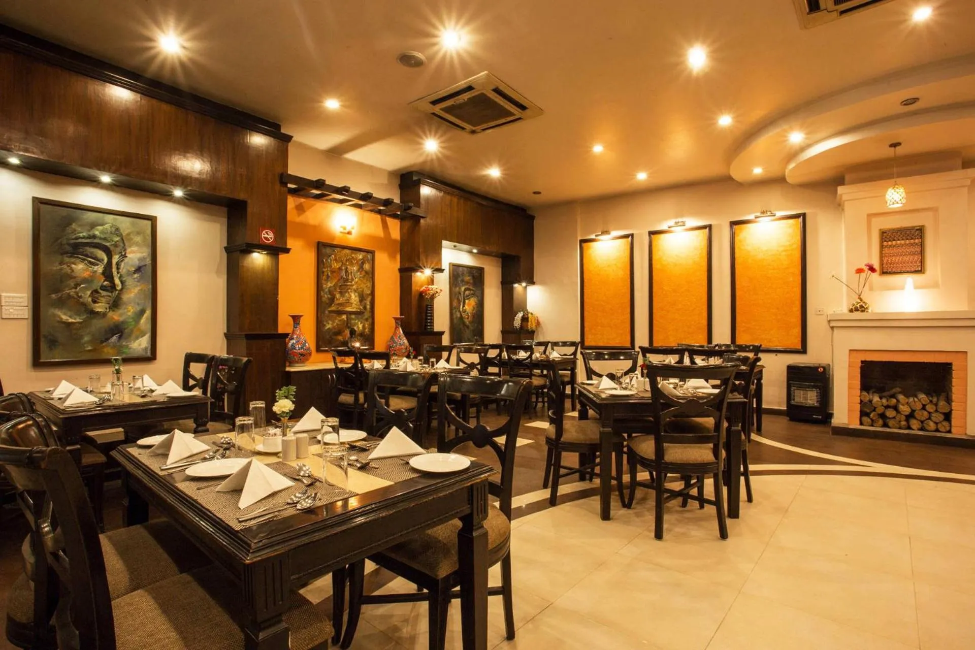Restaurant/places to eat in Hotel Marshyangdi