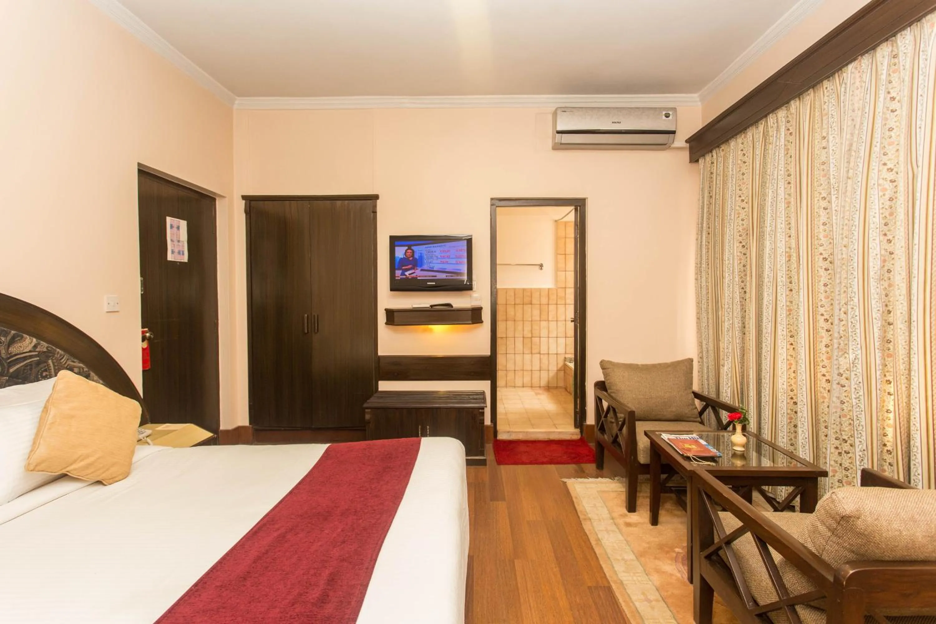 TV and multimedia, Bed in Hotel Marshyangdi
