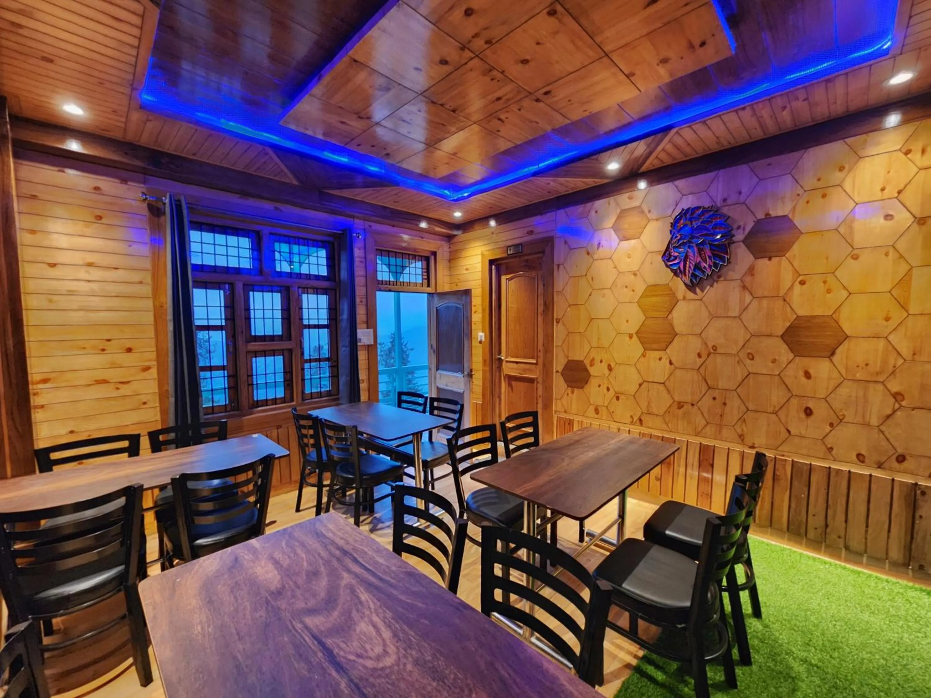 Restaurant/places to eat in Hotel Ranveer Palace