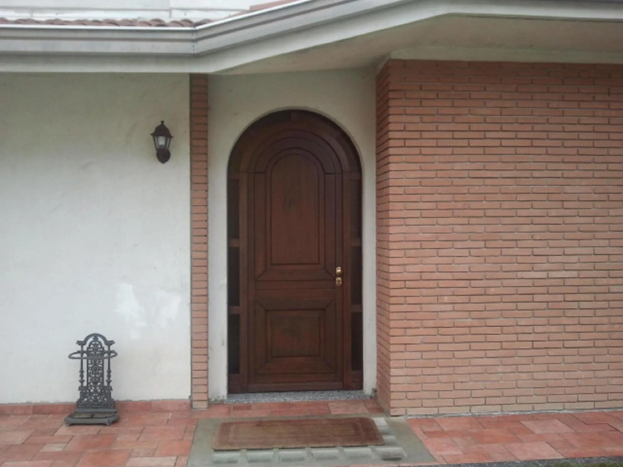 Facade/entrance in Crespi House