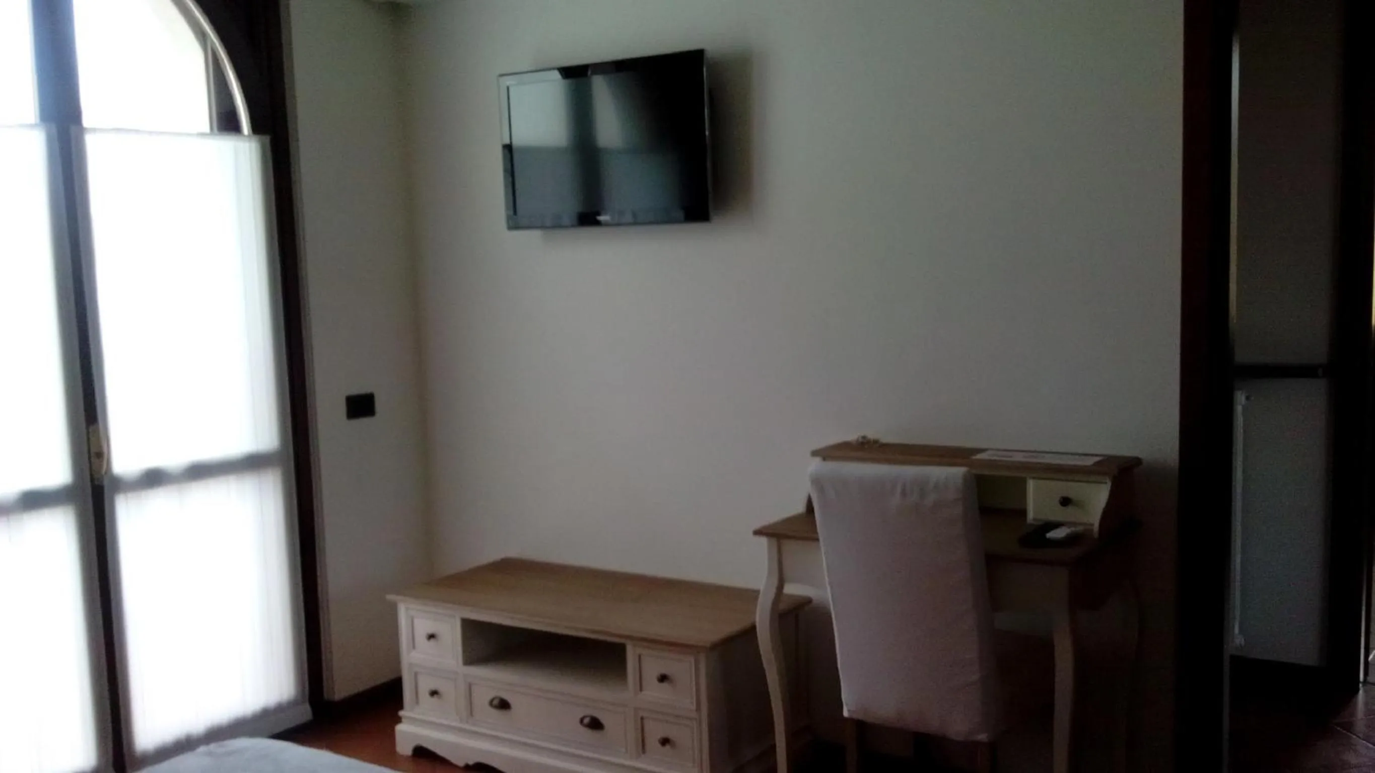 Photo of the whole room in Crespi House