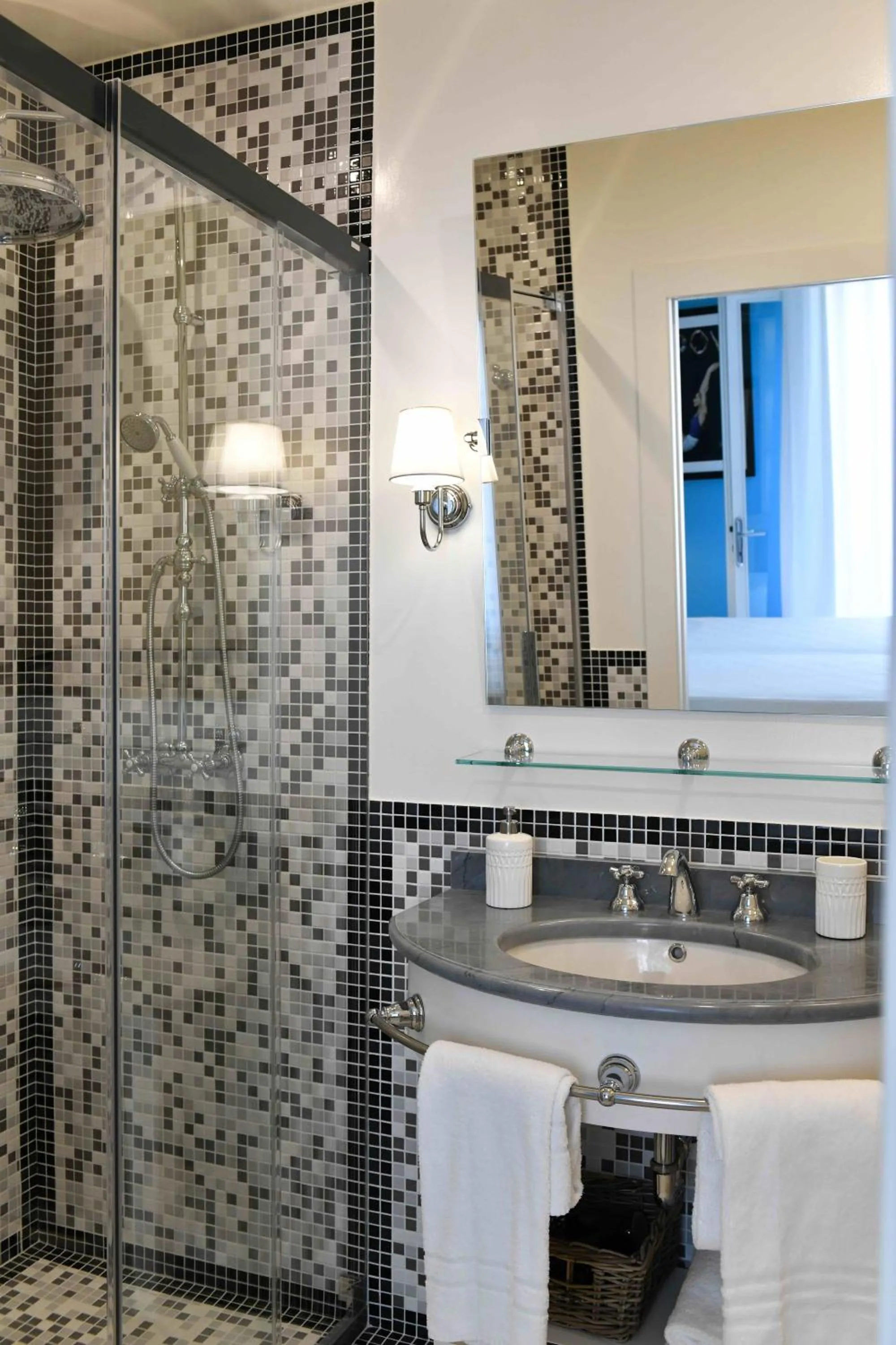 Shower in Hotel Majestic