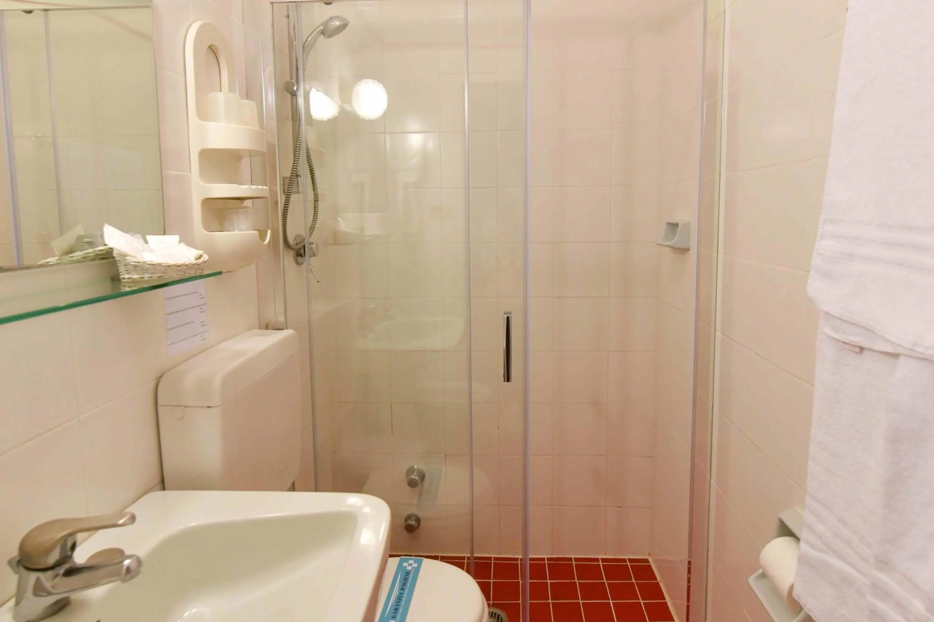 Shower in Hotel Majestic