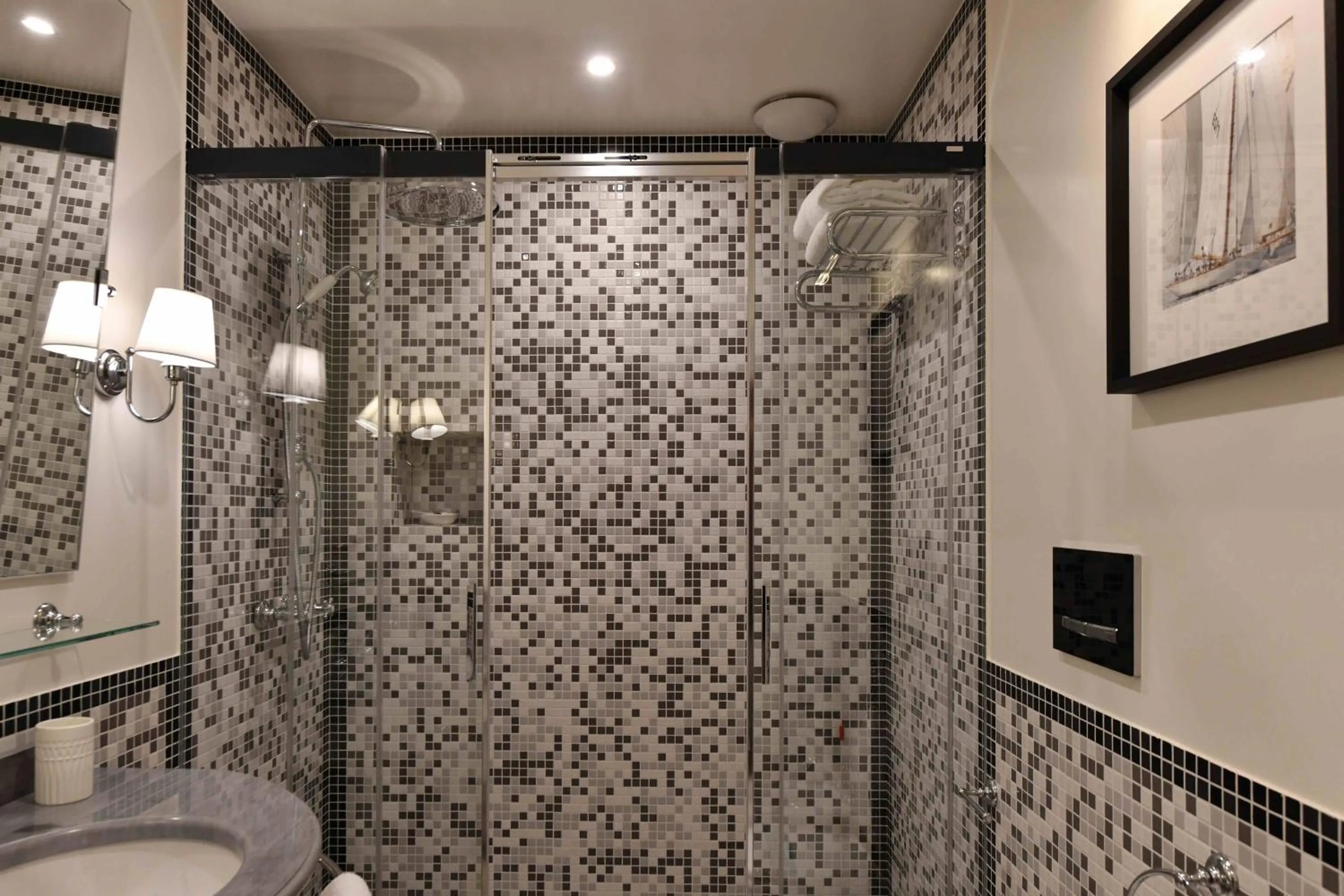 Shower in Hotel Majestic