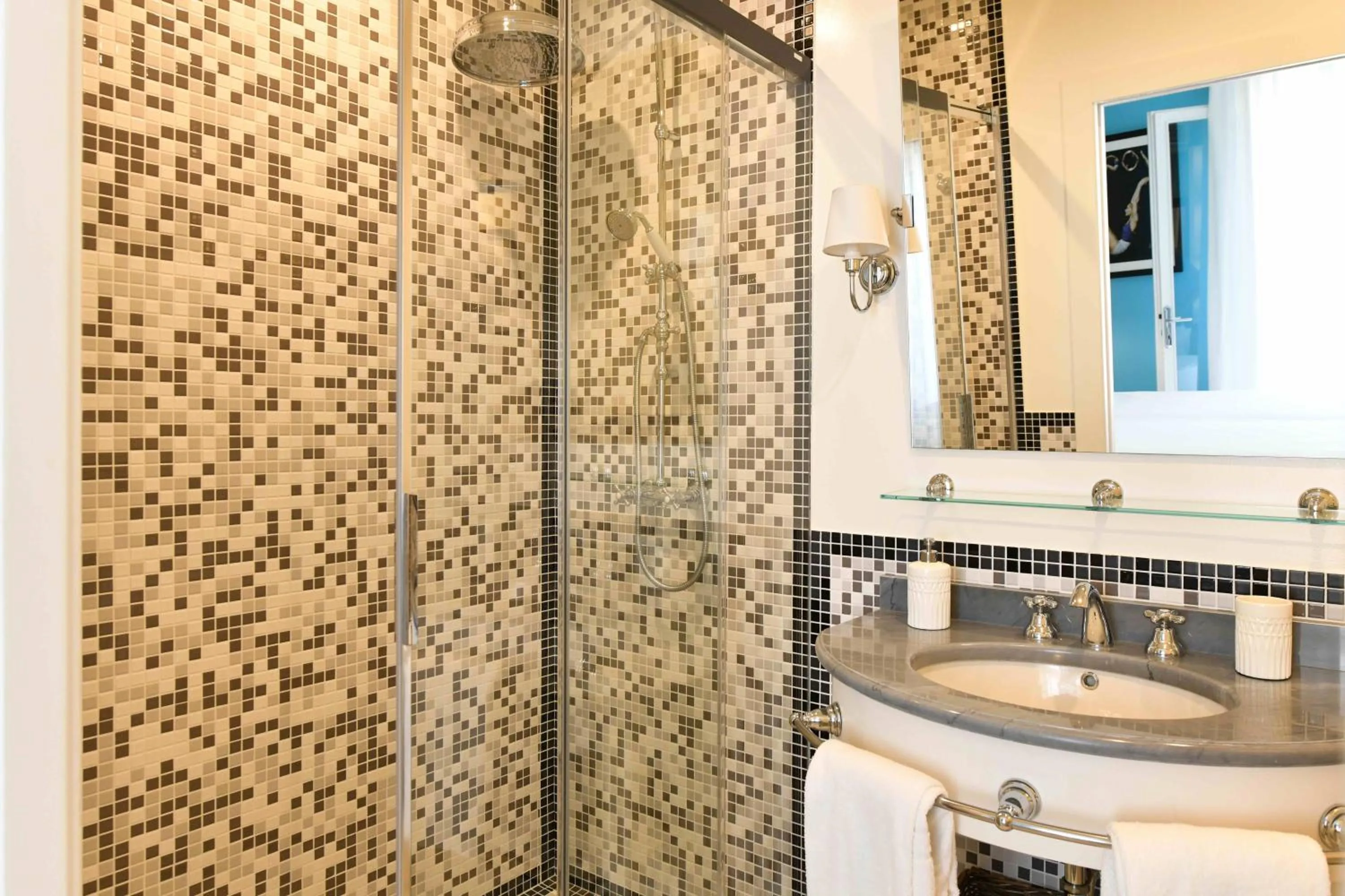 Shower in Hotel Majestic