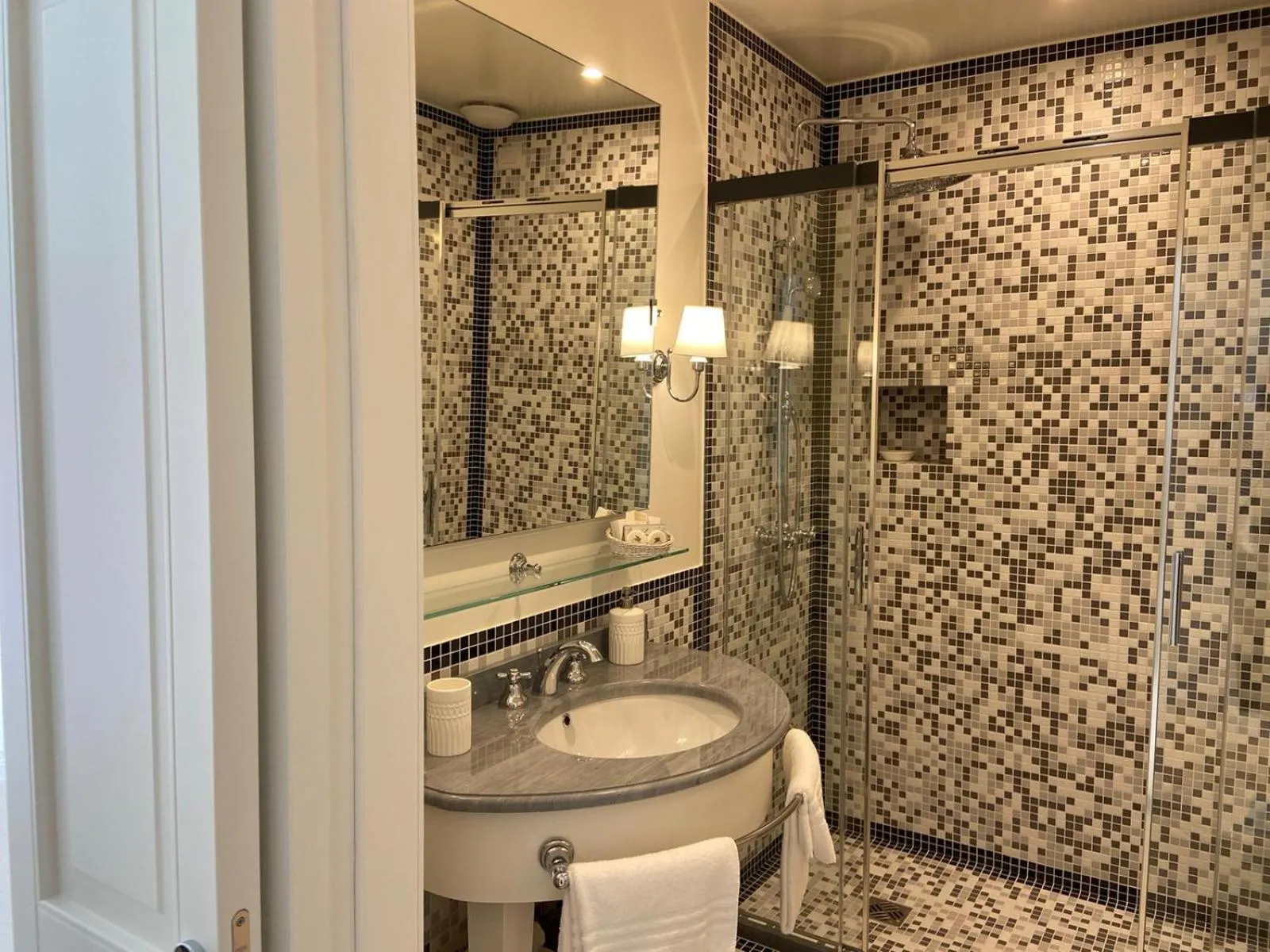 Bathroom in Hotel Majestic