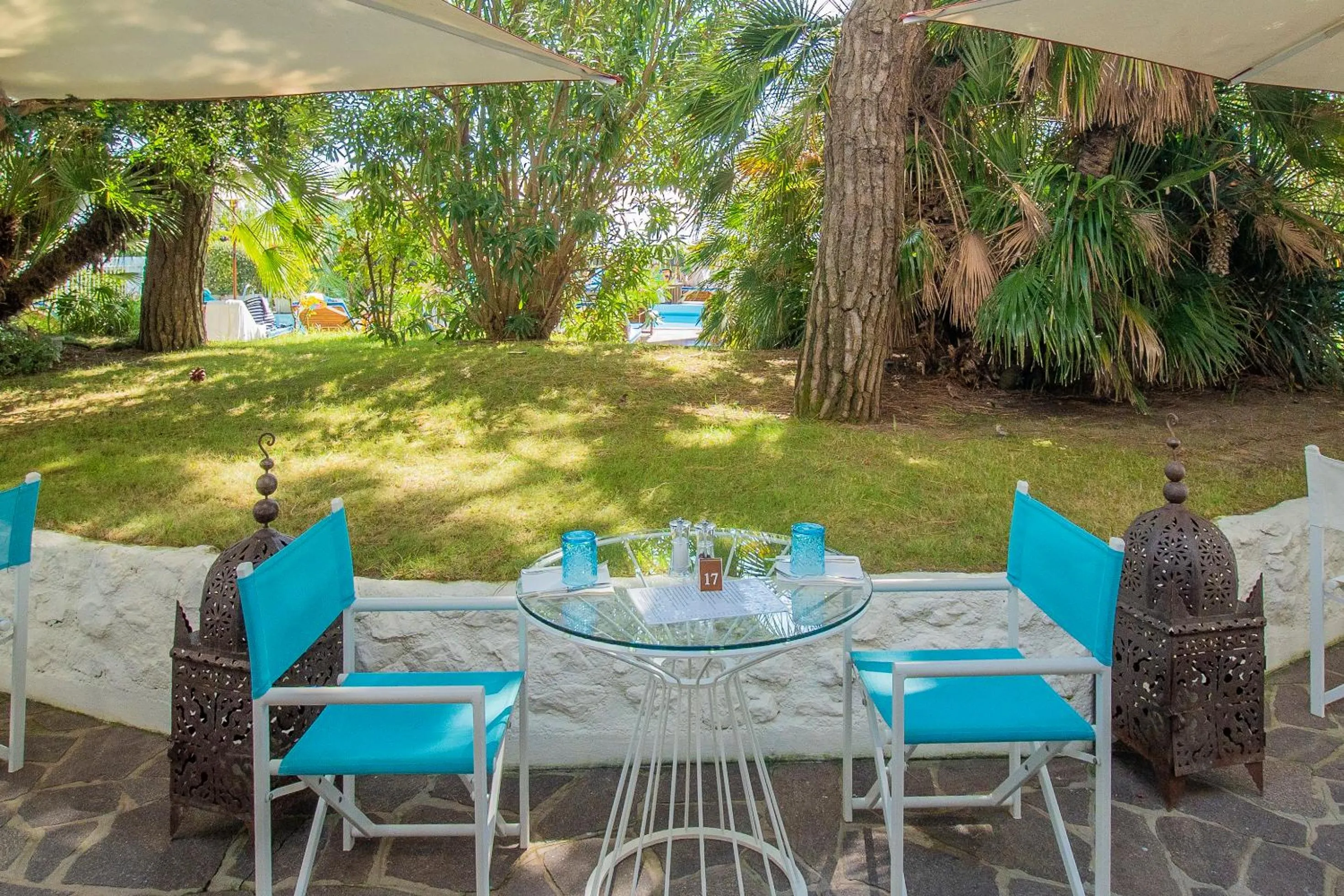 Restaurant/places to eat in Hotel Majestic