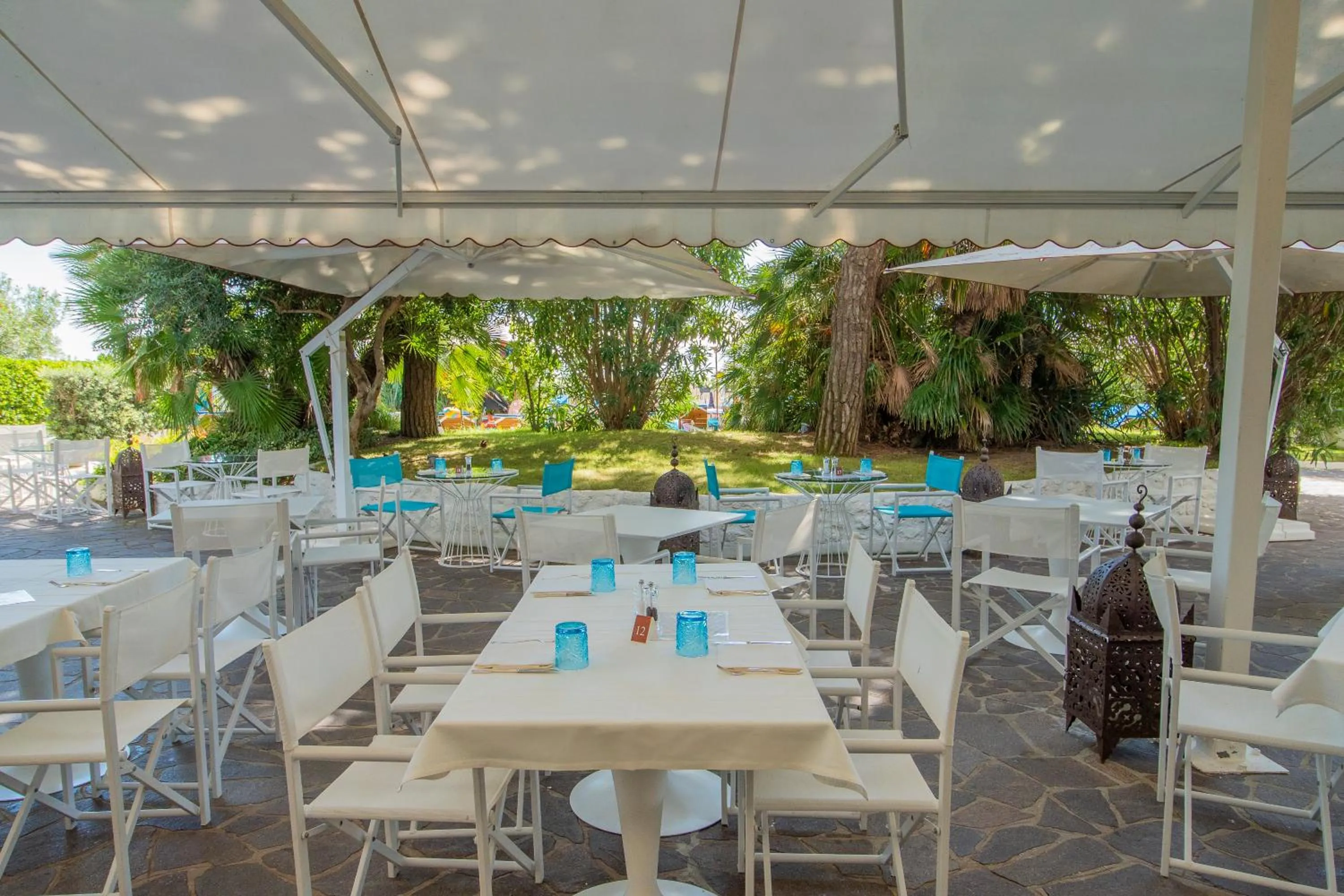 Restaurant/places to eat in Hotel Majestic