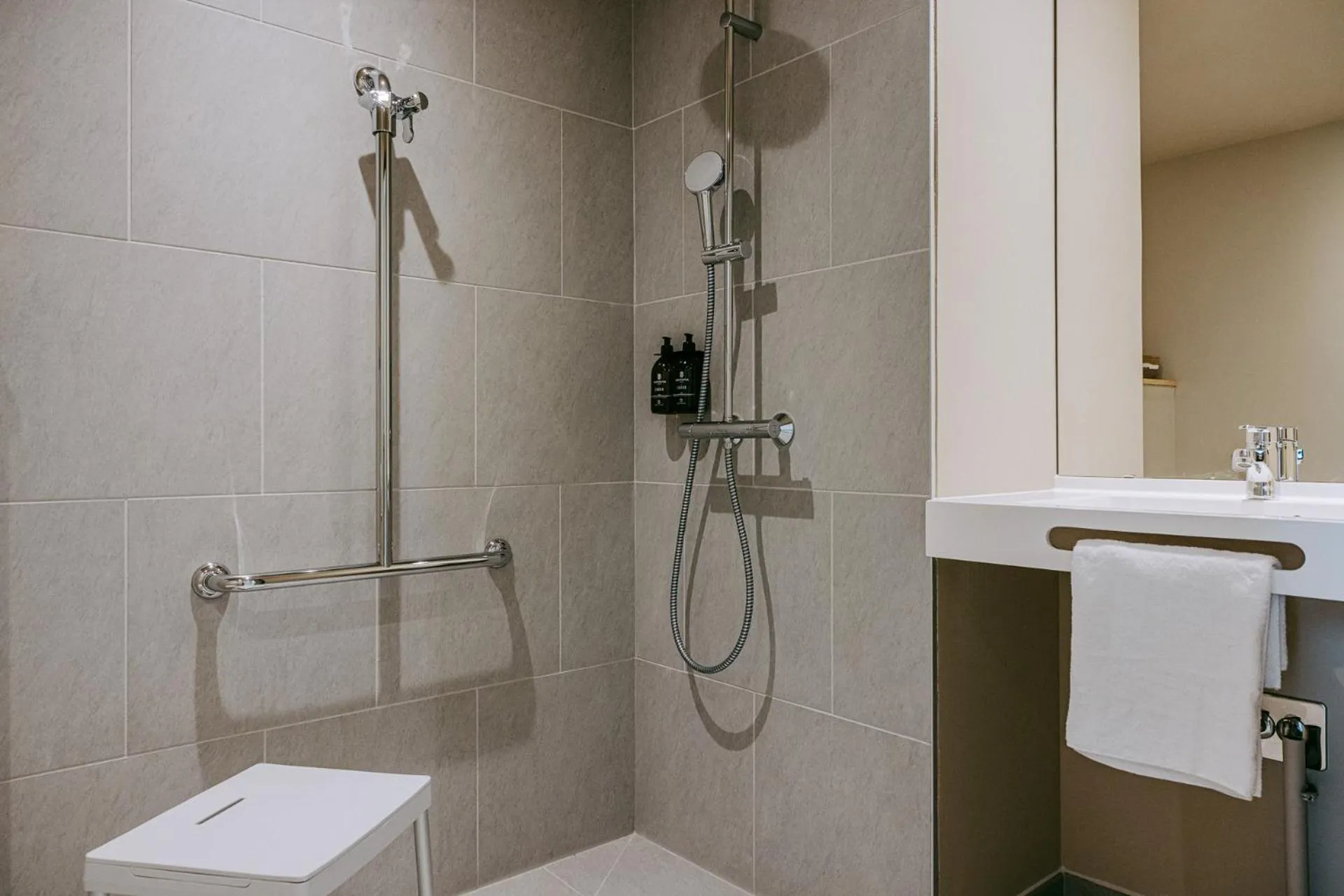 Shower in Sangha Toulouse