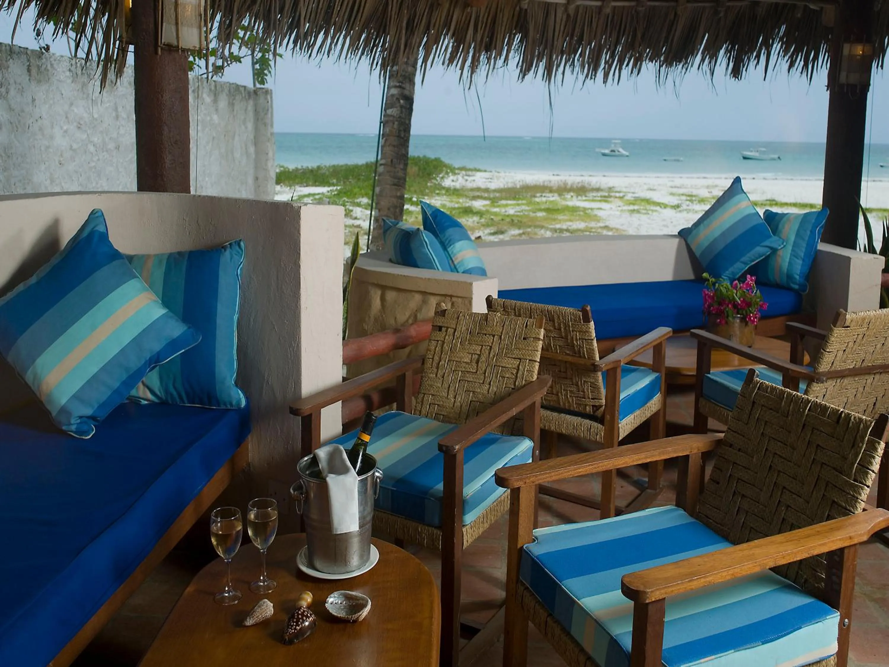 Lounge or bar in Pinewood Beach Resort and Spa
