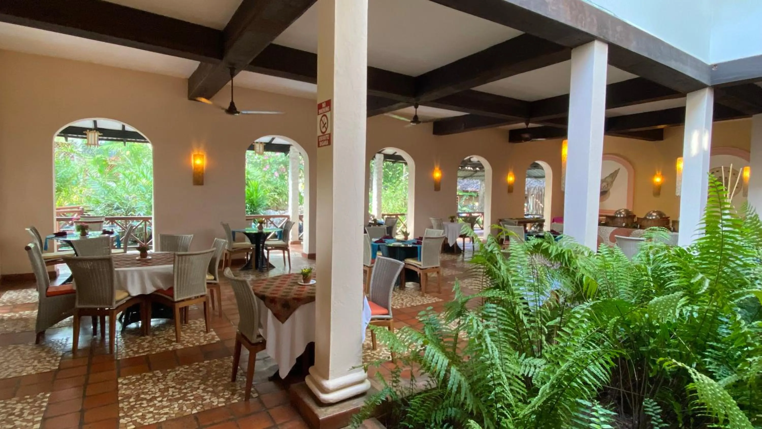 Restaurant/places to eat in Pinewood Beach Resort and Spa