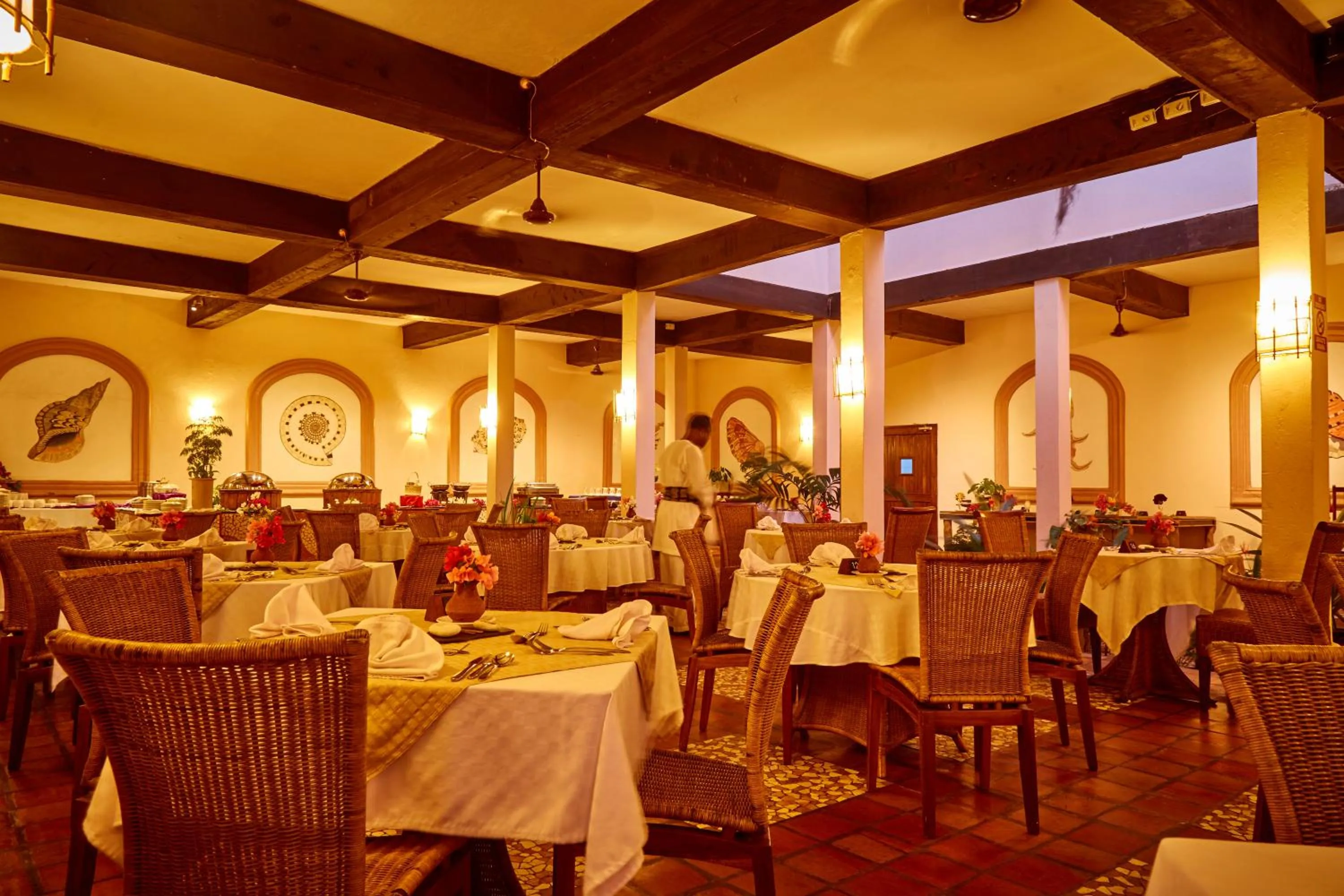 Restaurant/places to eat in Pinewood Beach Resort and Spa