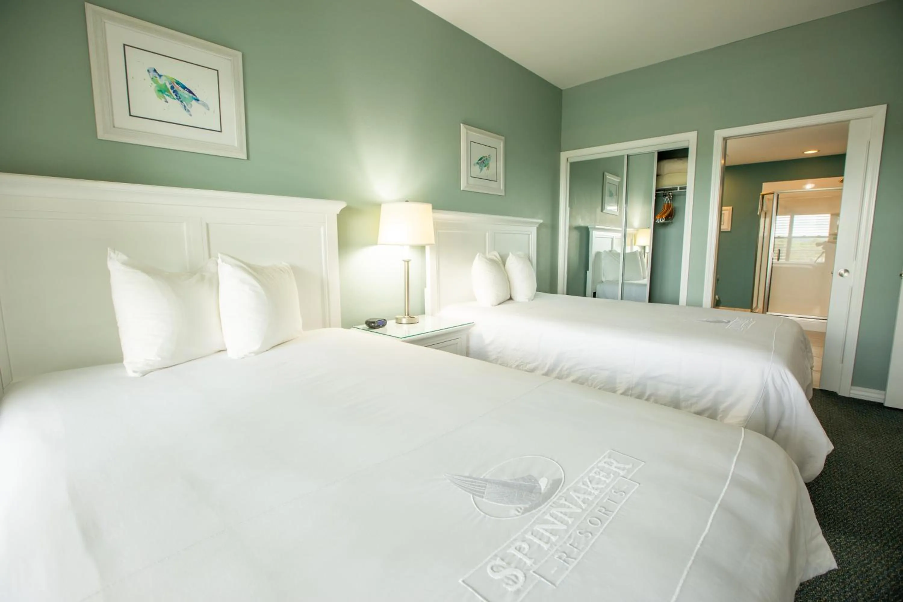 Bedroom, Bed in Palace View Heights by Spinnaker