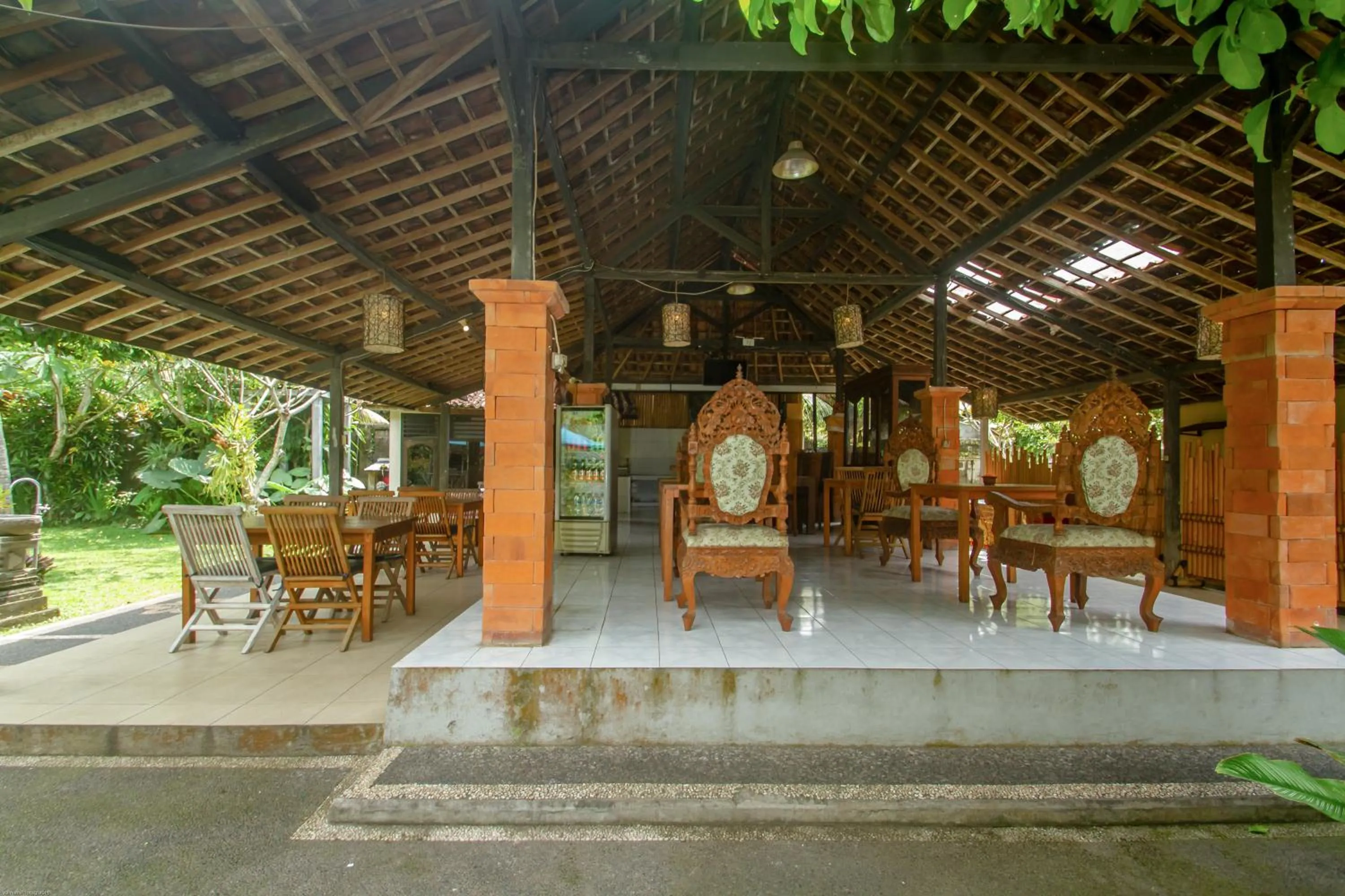 Dining area in KUDESA Homestay by Pramana Villas