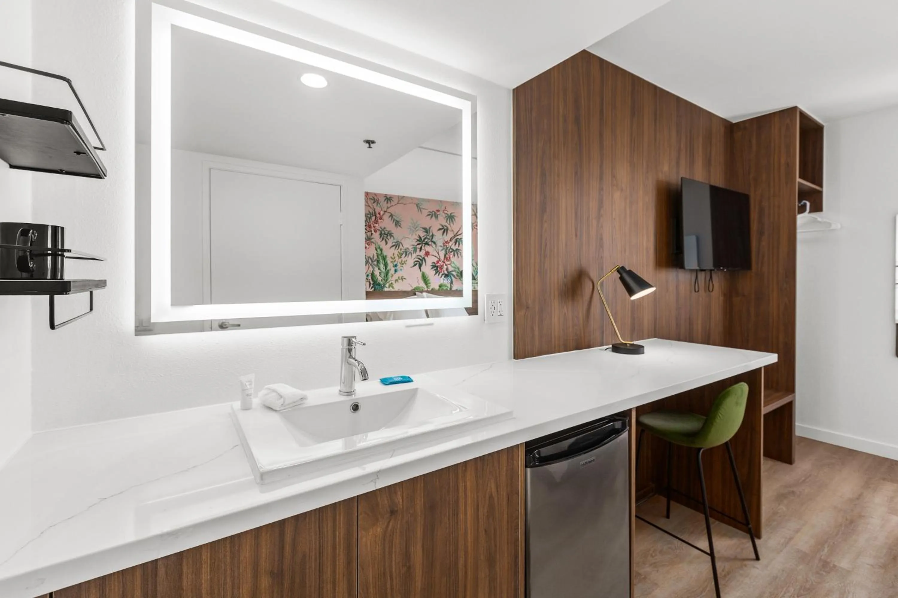 Uptown Inn - Limited Service Apart-Hotel