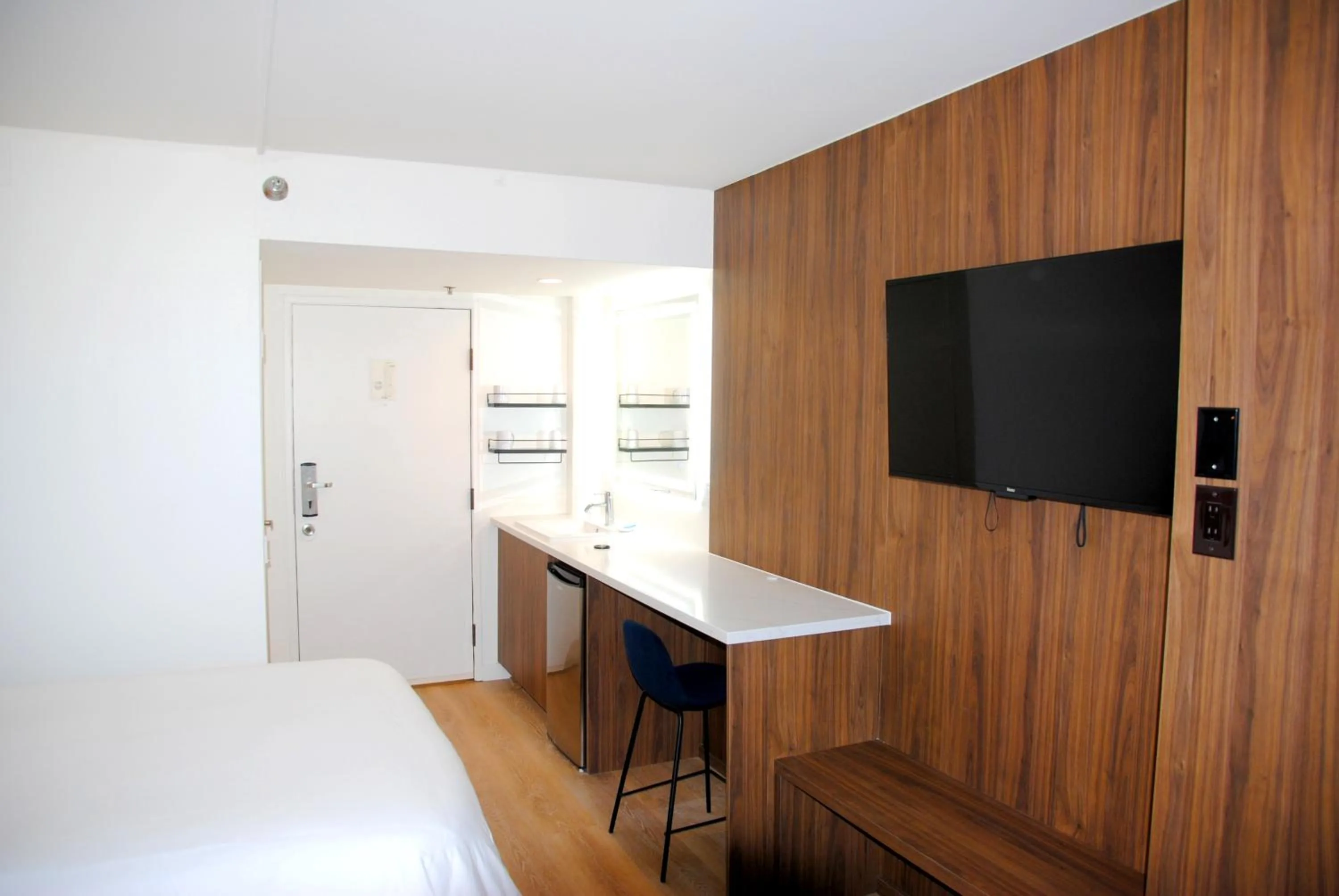 Uptown Inn - Limited Service Apart-Hotel