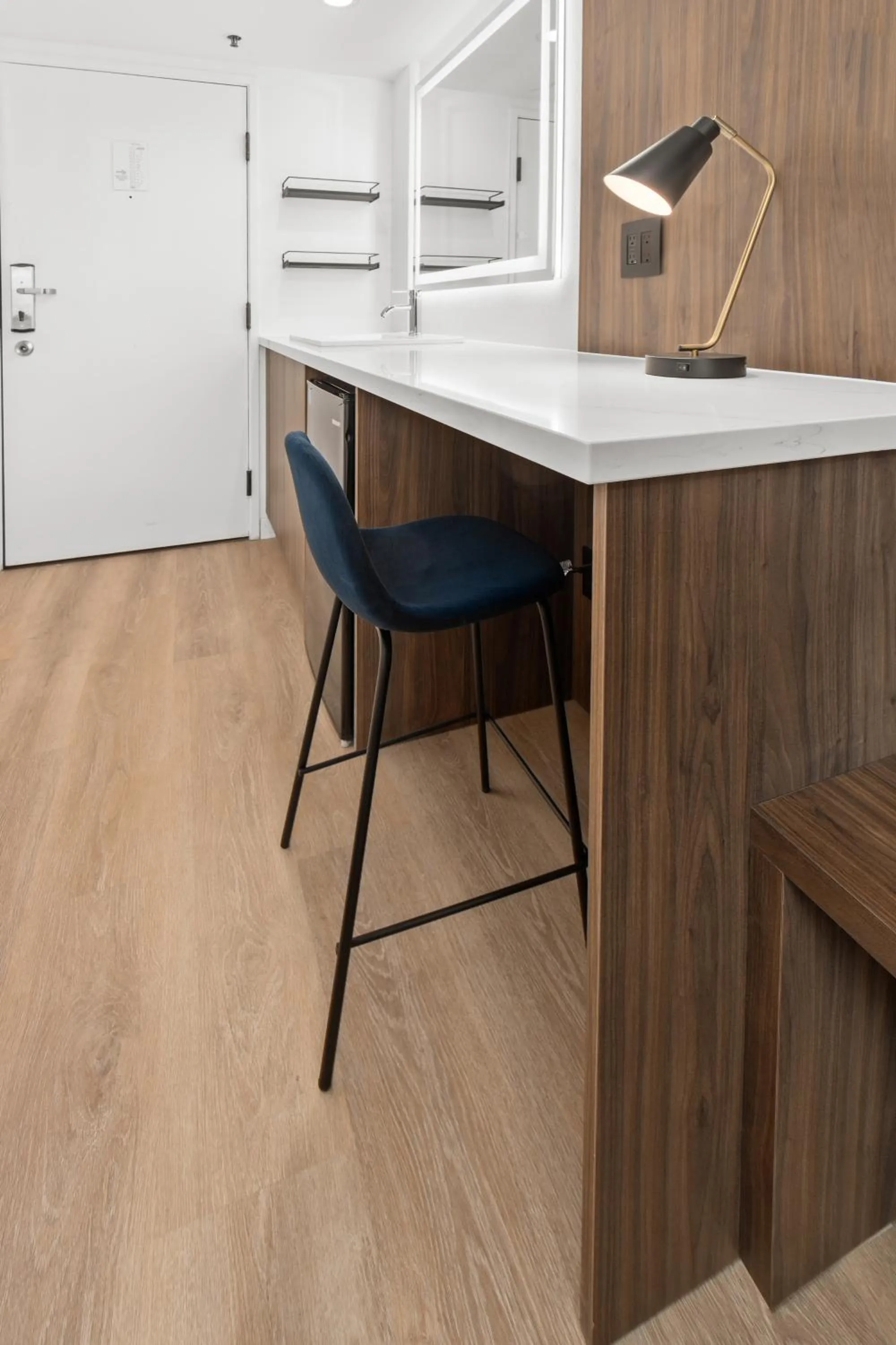 Uptown Inn - Limited Service Apart-Hotel