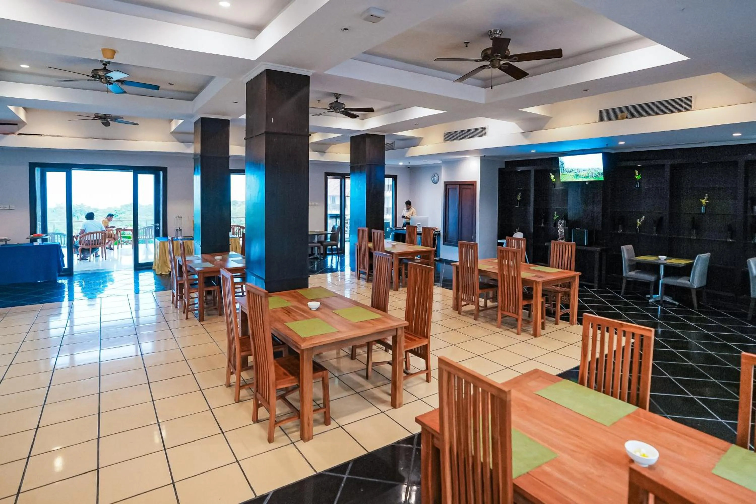 Restaurant/places to eat in New Kuta Hotel by LORIN