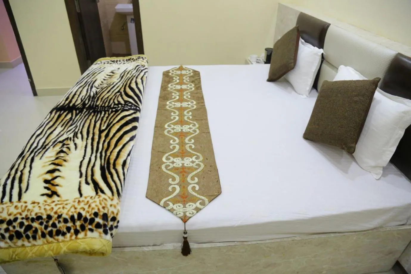 Bed in HOTEL GOLDEN DREAMS