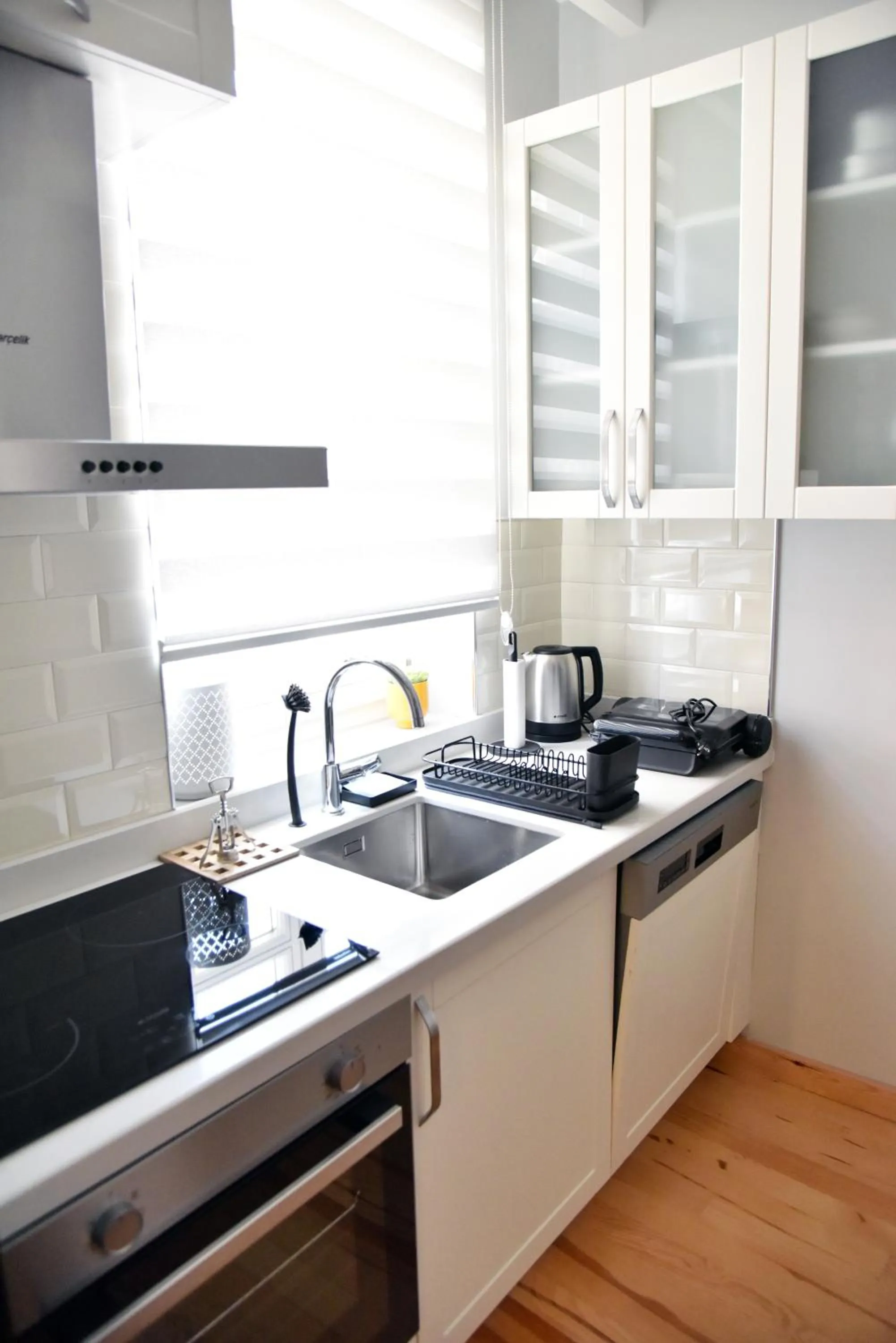 dishwasher in İstanbul Guesthouse