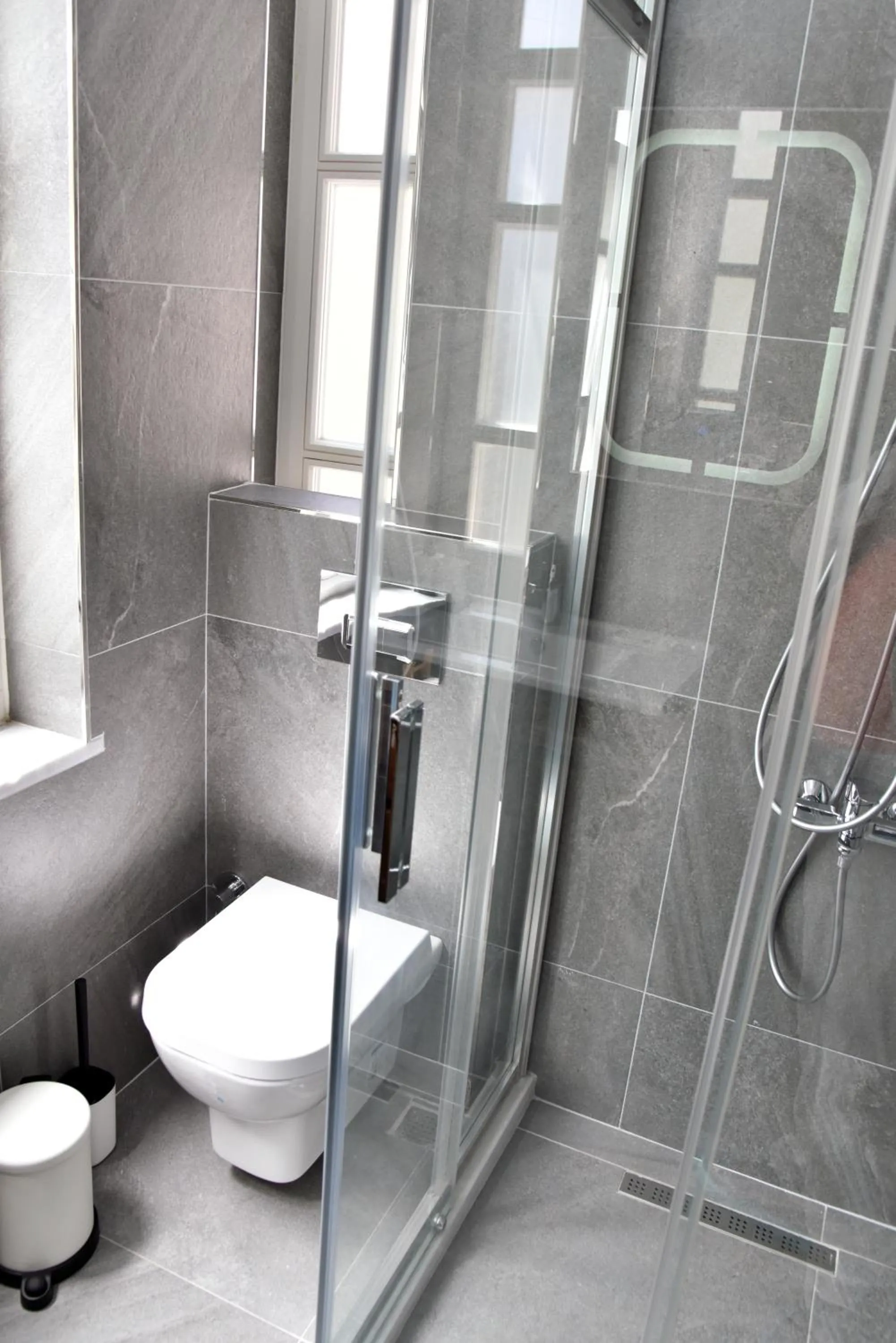 Shower in İstanbul Guesthouse