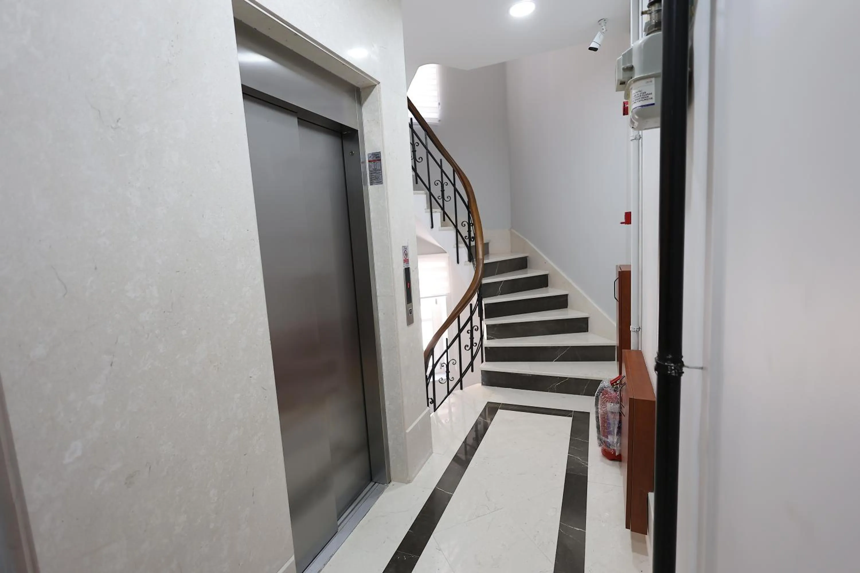 elevator in İstanbul Guesthouse