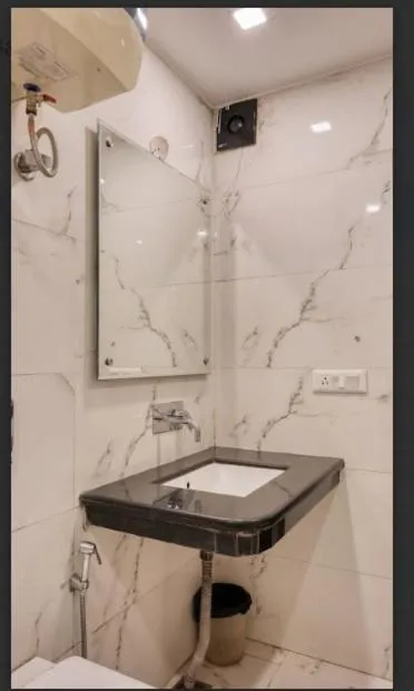 Shower in Basera Hotel, Mall Road