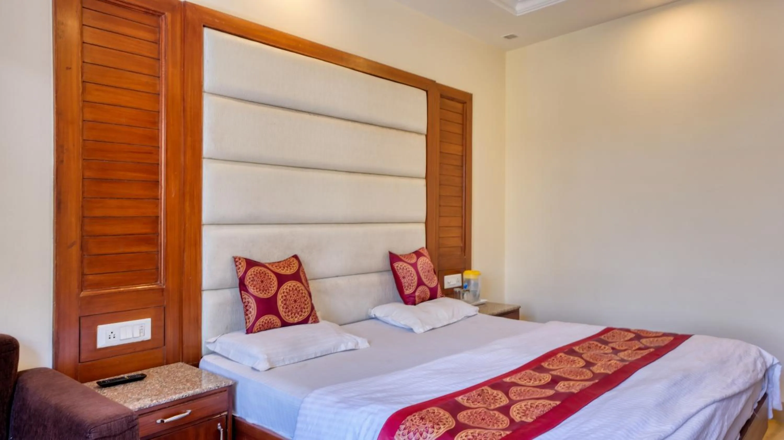 Bed in Basera Hotel, Mall Road