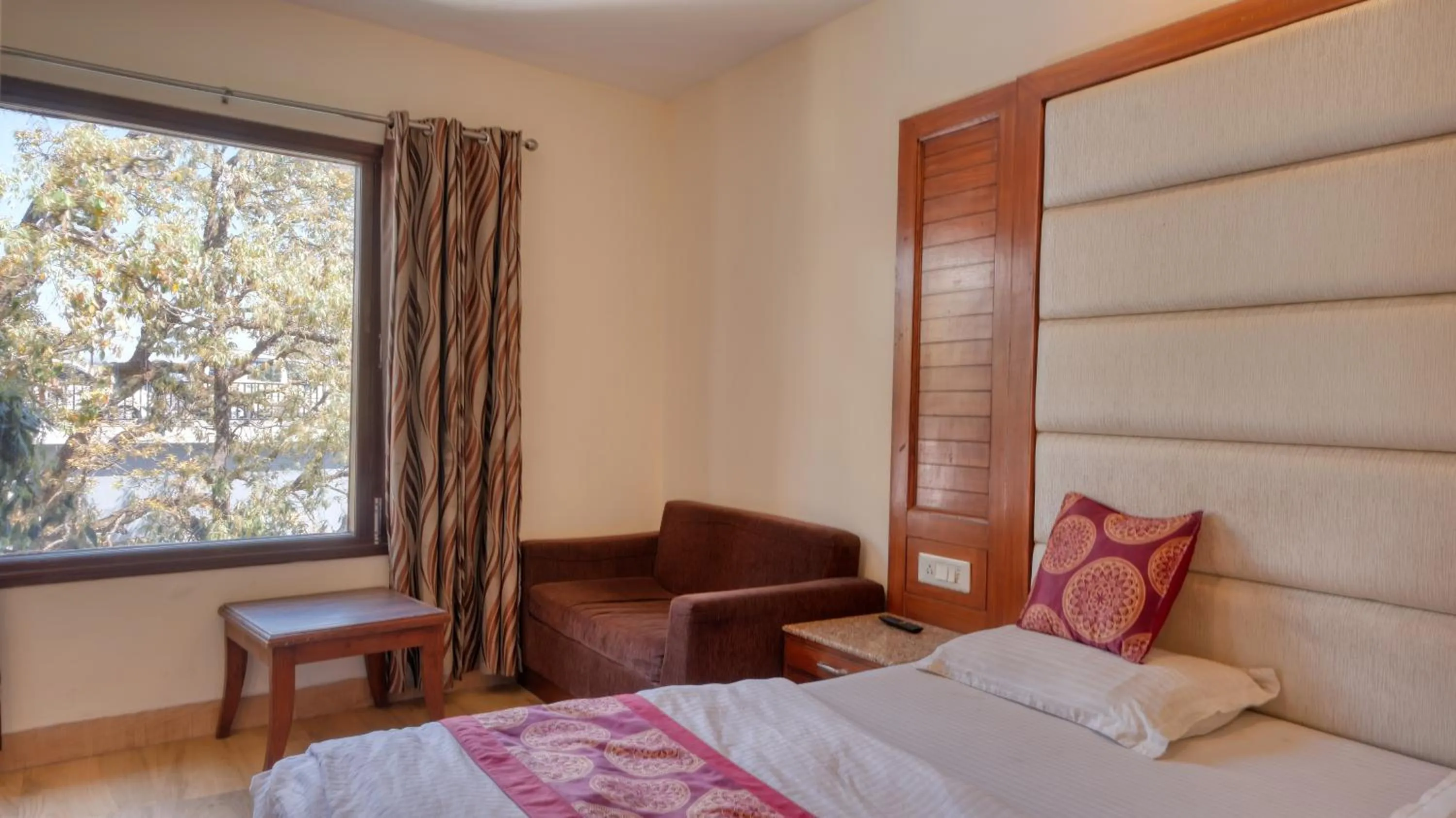 Bed in Basera Hotel, Mall Road