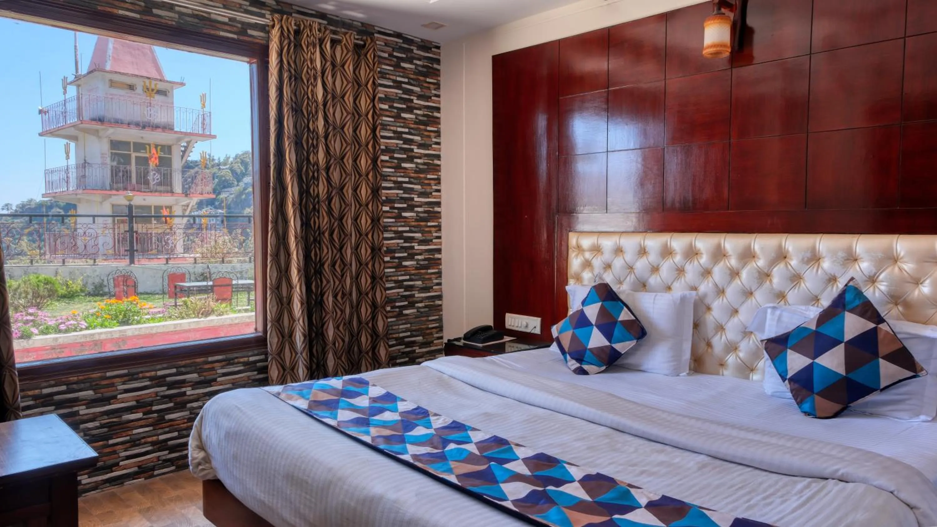 Bed in Basera Hotel, Mall Road