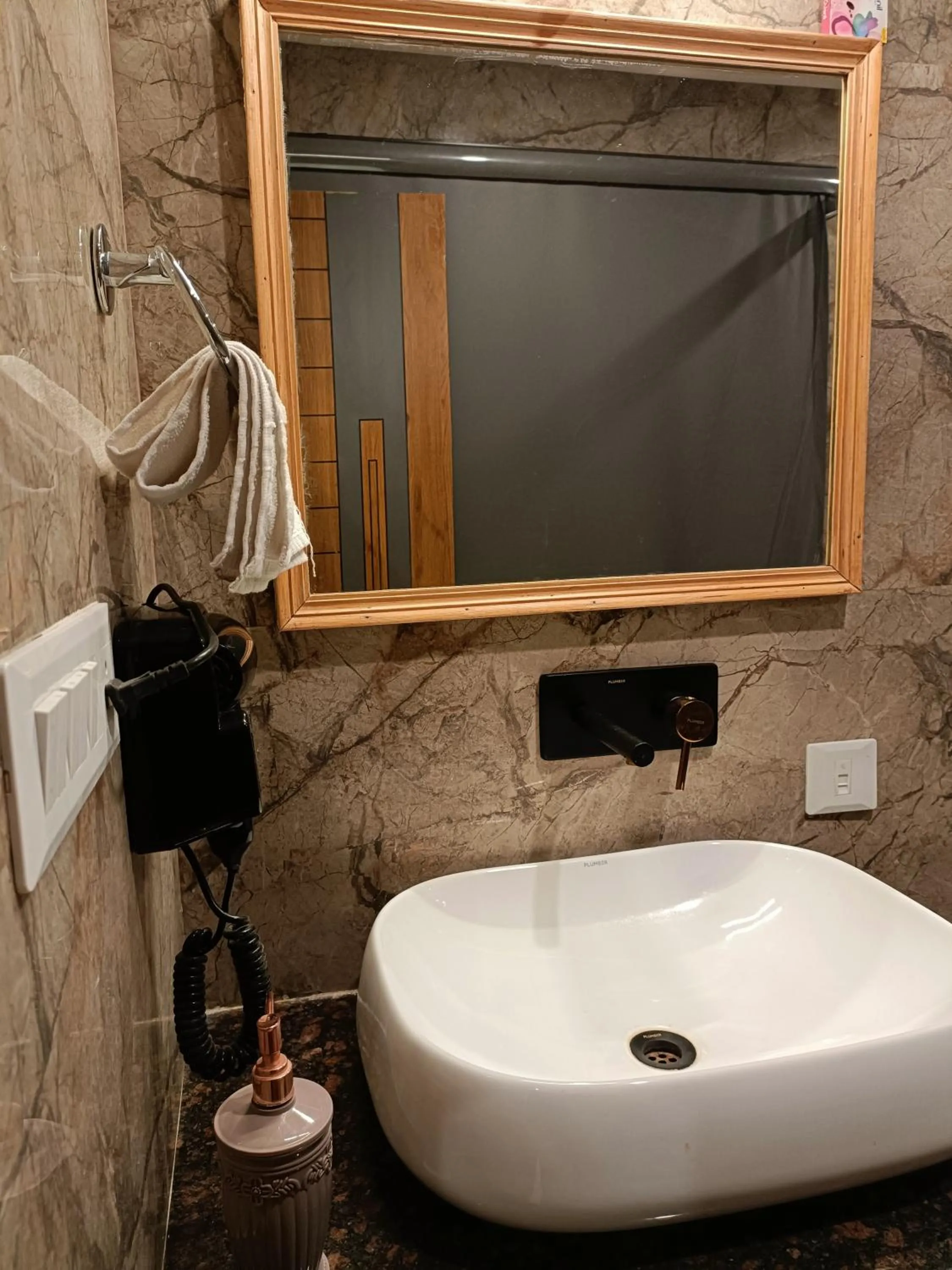 Bathroom in Heryk Hillview Hotel