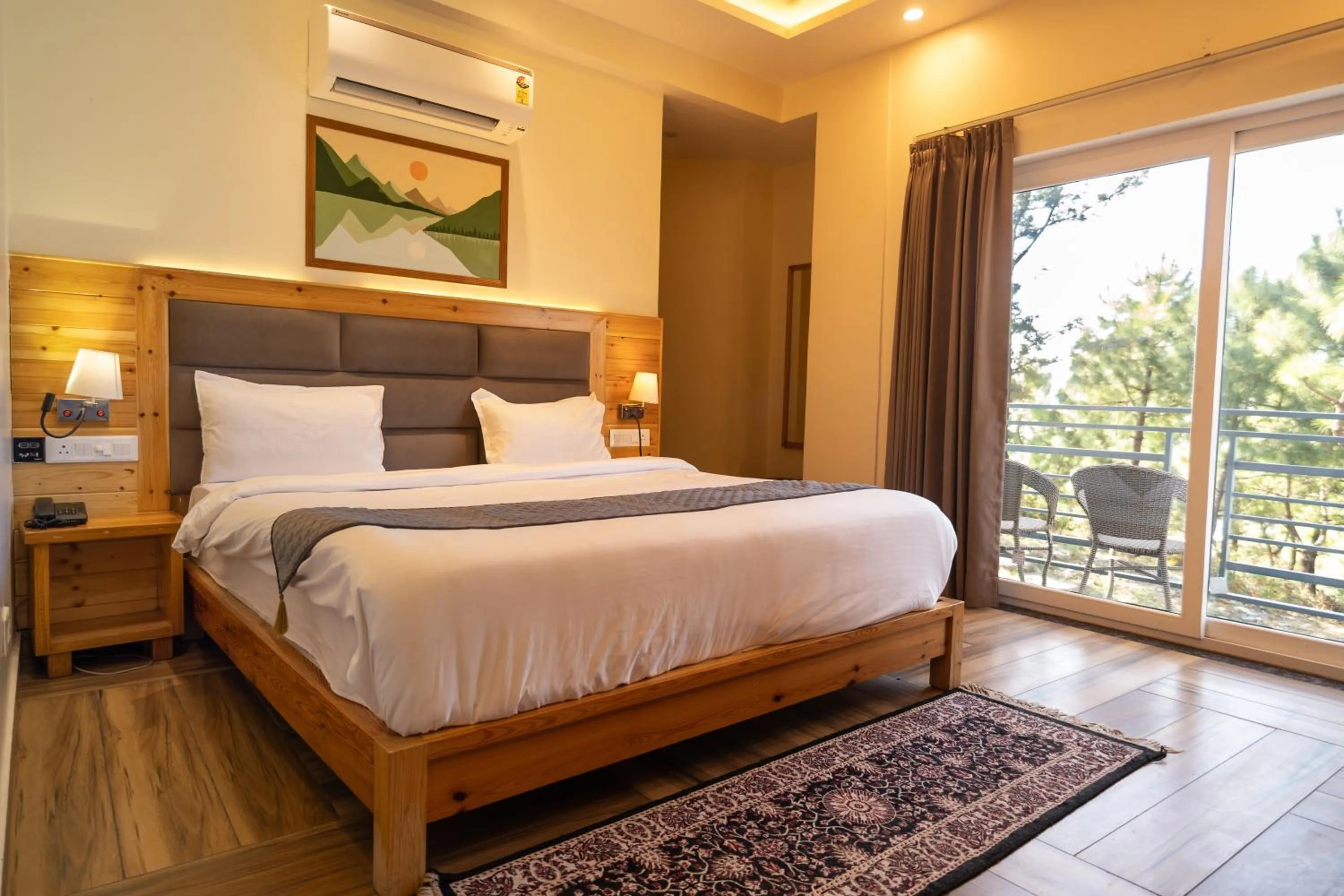 Bedroom, Bed in Heryk Hillview Hotel