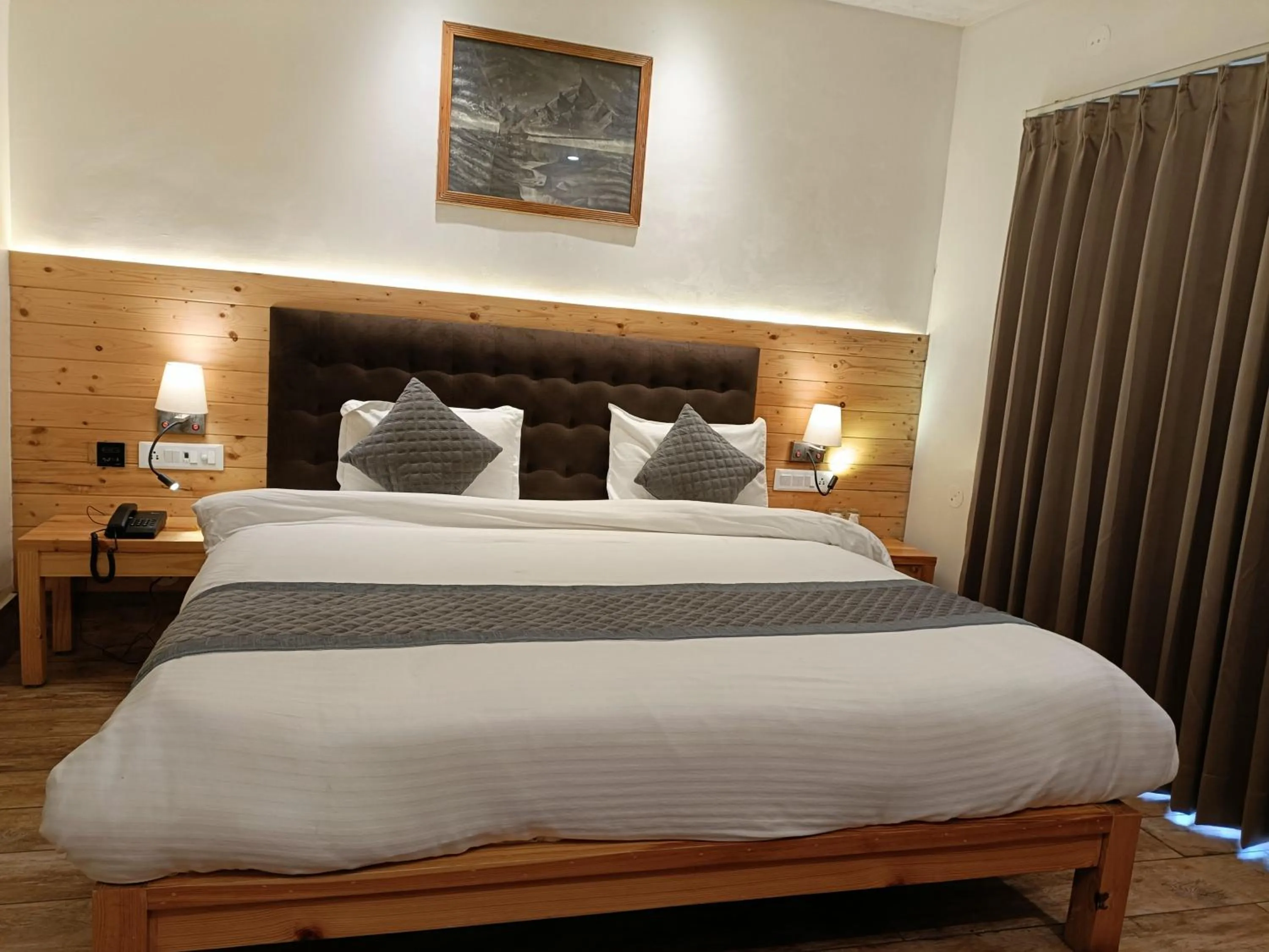 Bedroom, Bed in Heryk Hillview Hotel