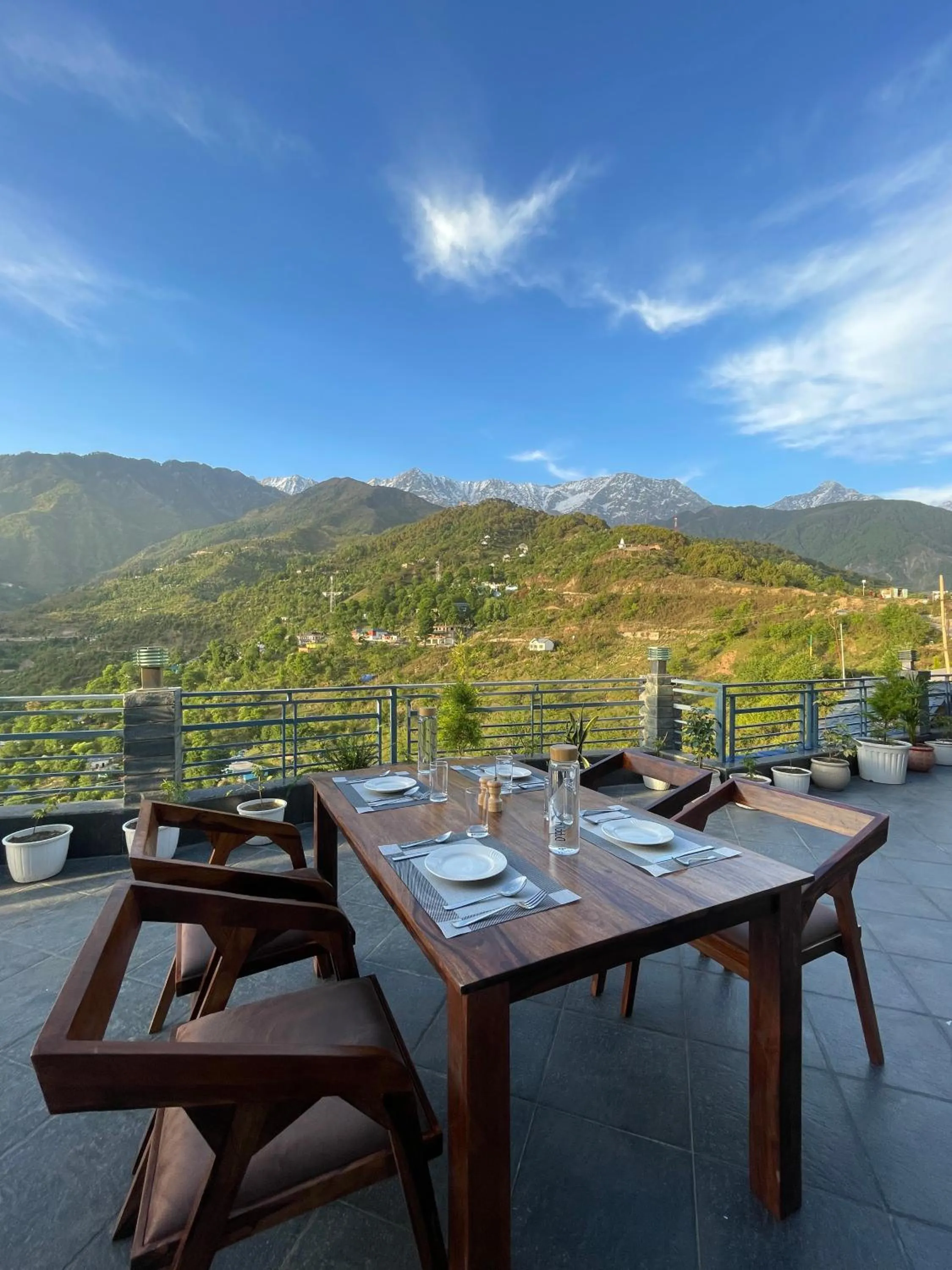 Restaurant/places to eat in Heryk Hillview Hotel