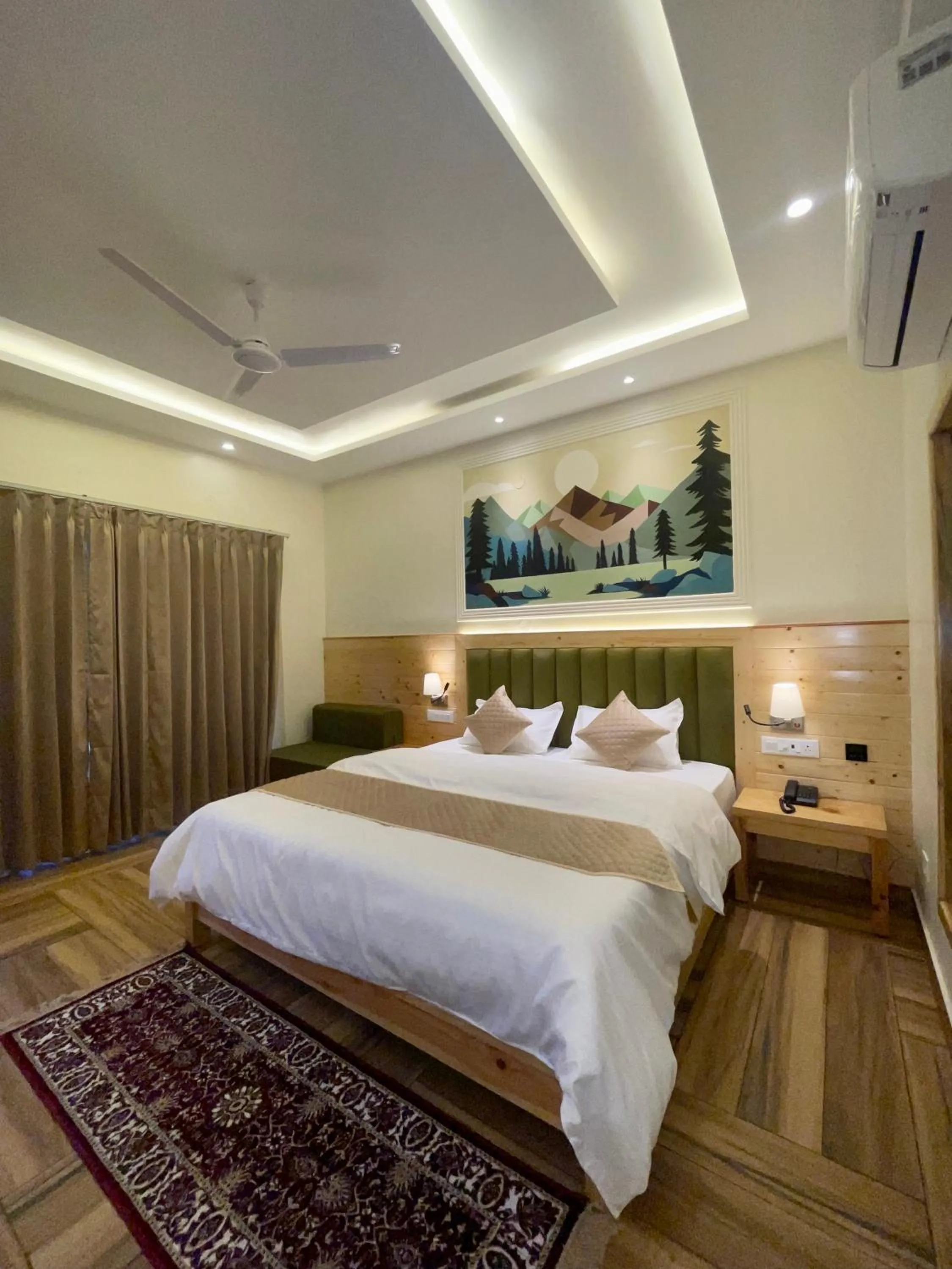 Photo of the whole room, Bed in Heryk Hillview Hotel