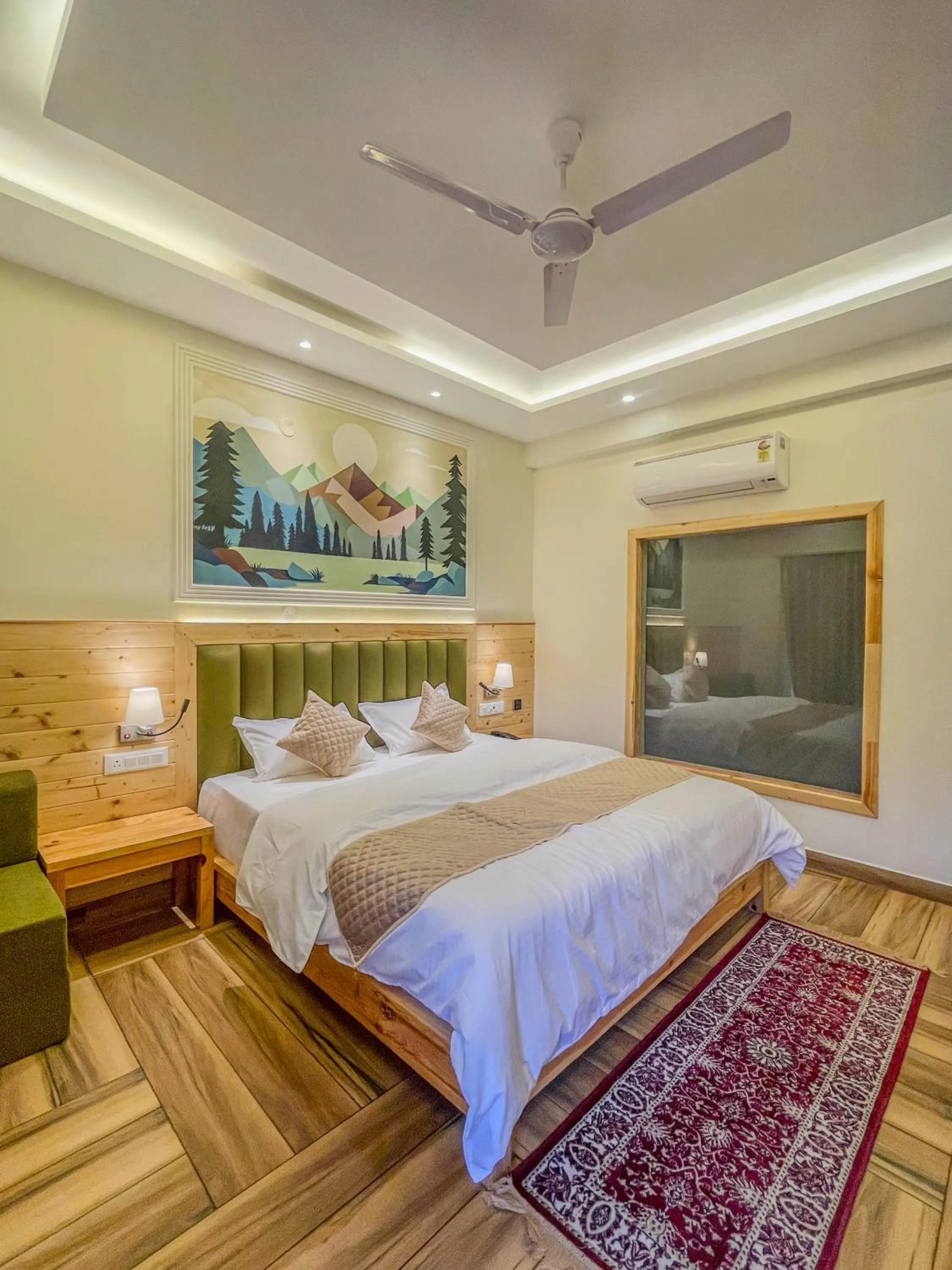 Photo of the whole room, Bed in Heryk Hillview Hotel