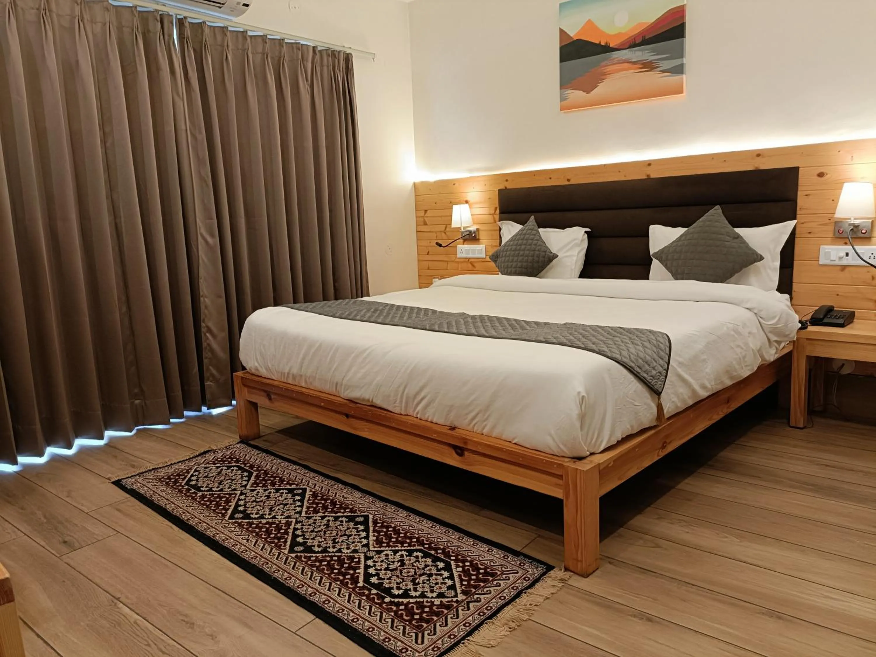 Bedroom, Bed in Heryk Hillview Hotel