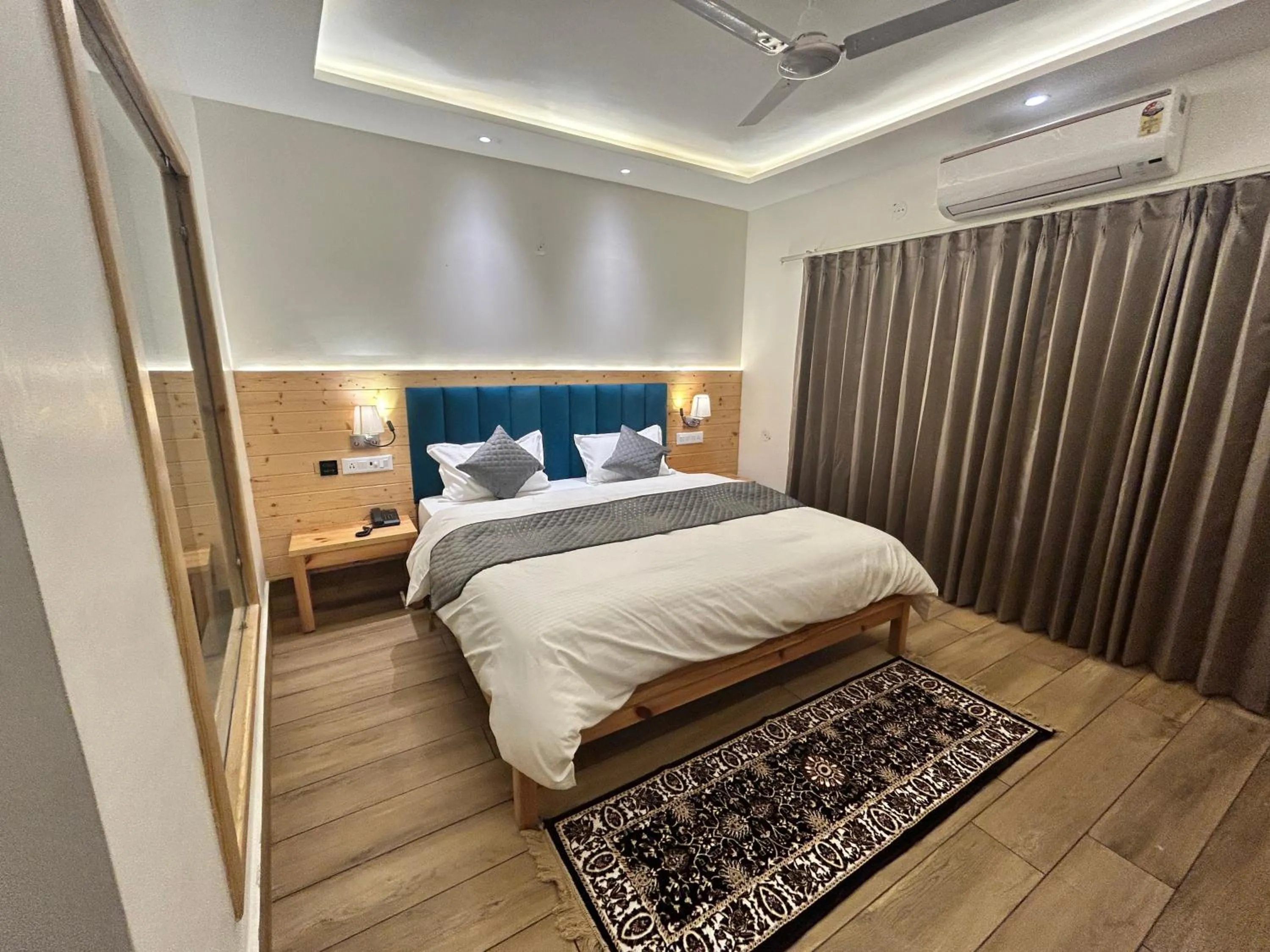 Photo of the whole room, Bed in Heryk Hillview Hotel