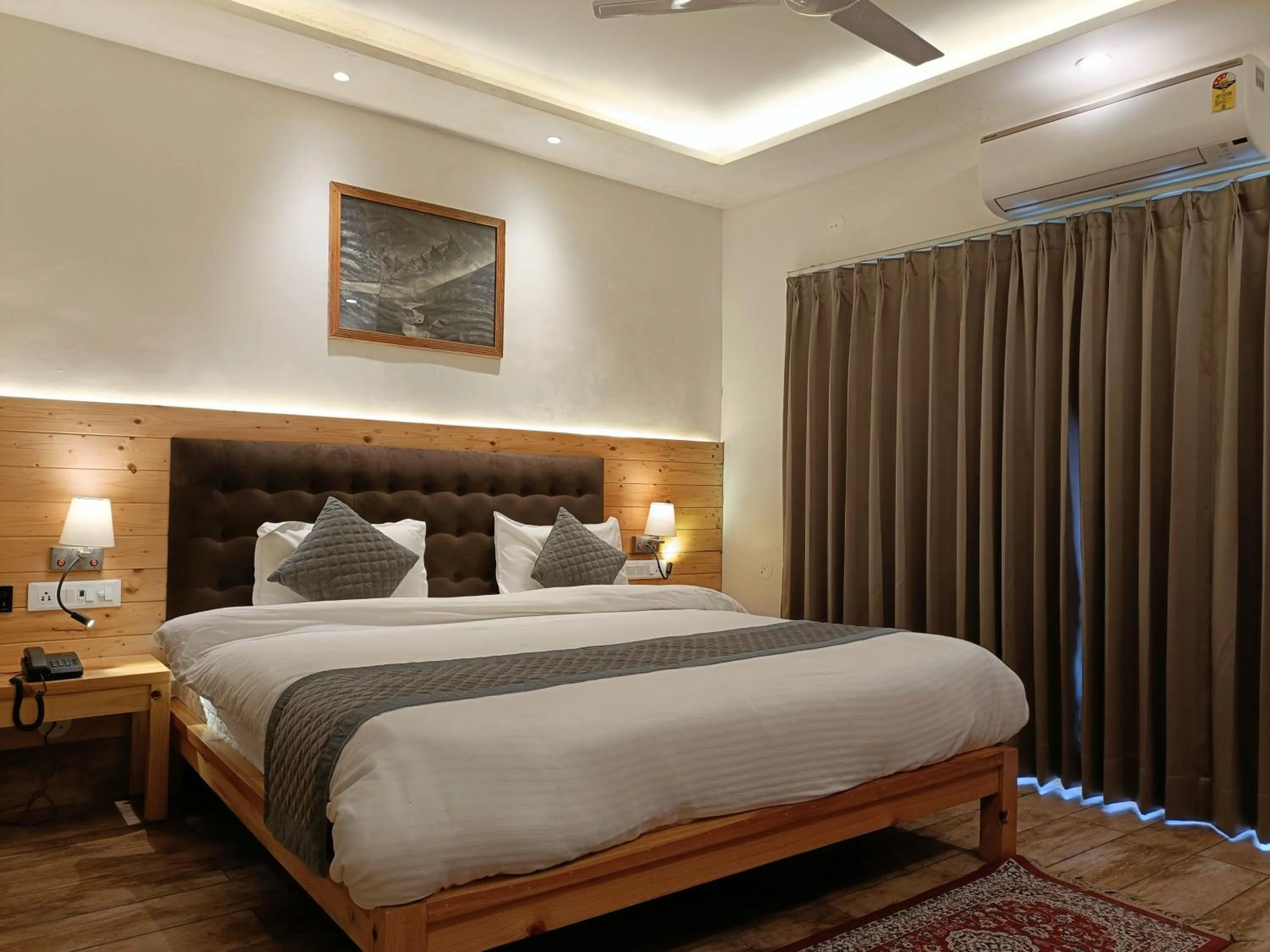 Bedroom, Bed in Heryk Hillview Hotel