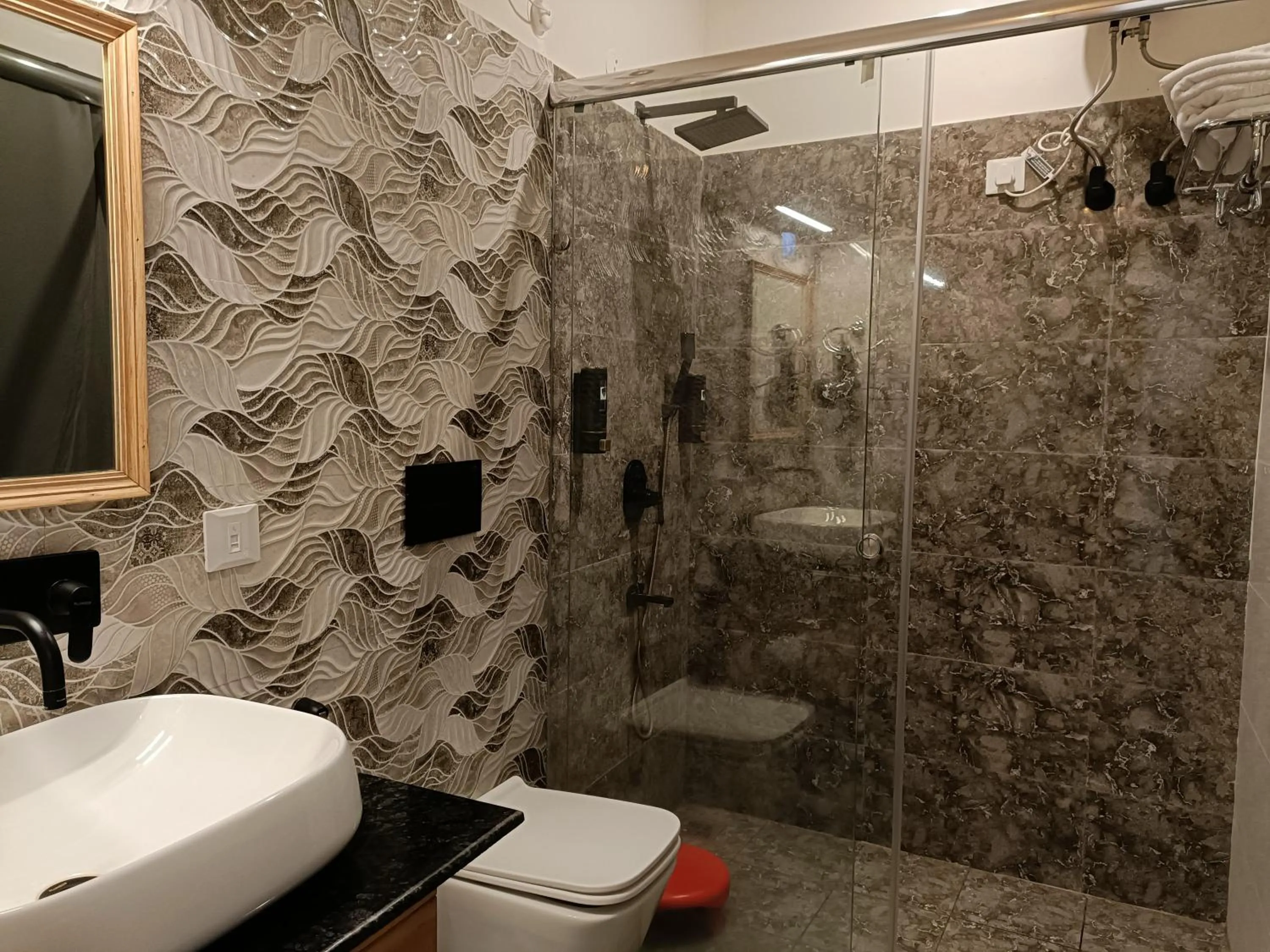 Shower in Heryk Hillview Hotel