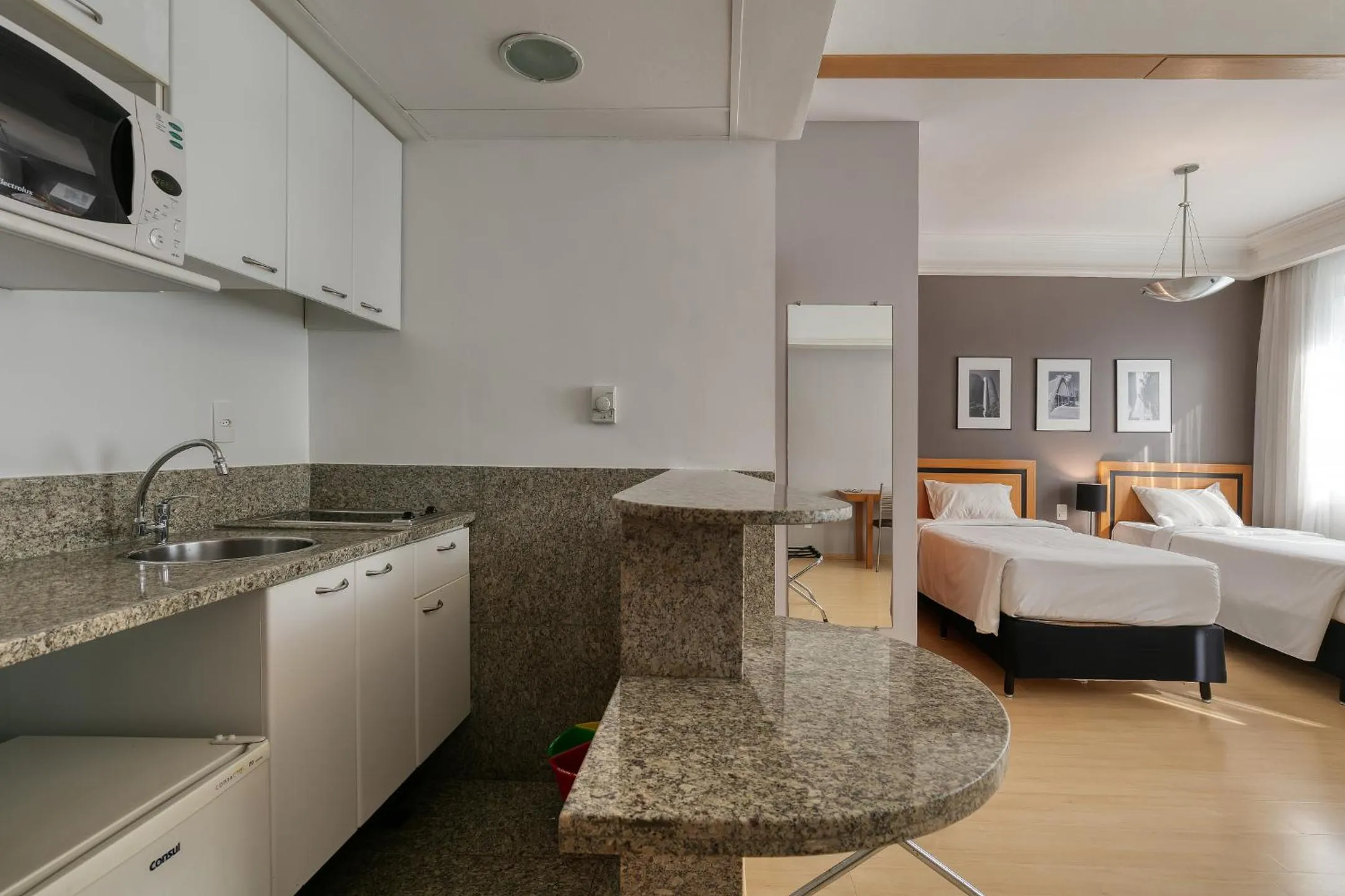 Kitchen or kitchenette, Bed in Mercure Belo Horizonte Savassi