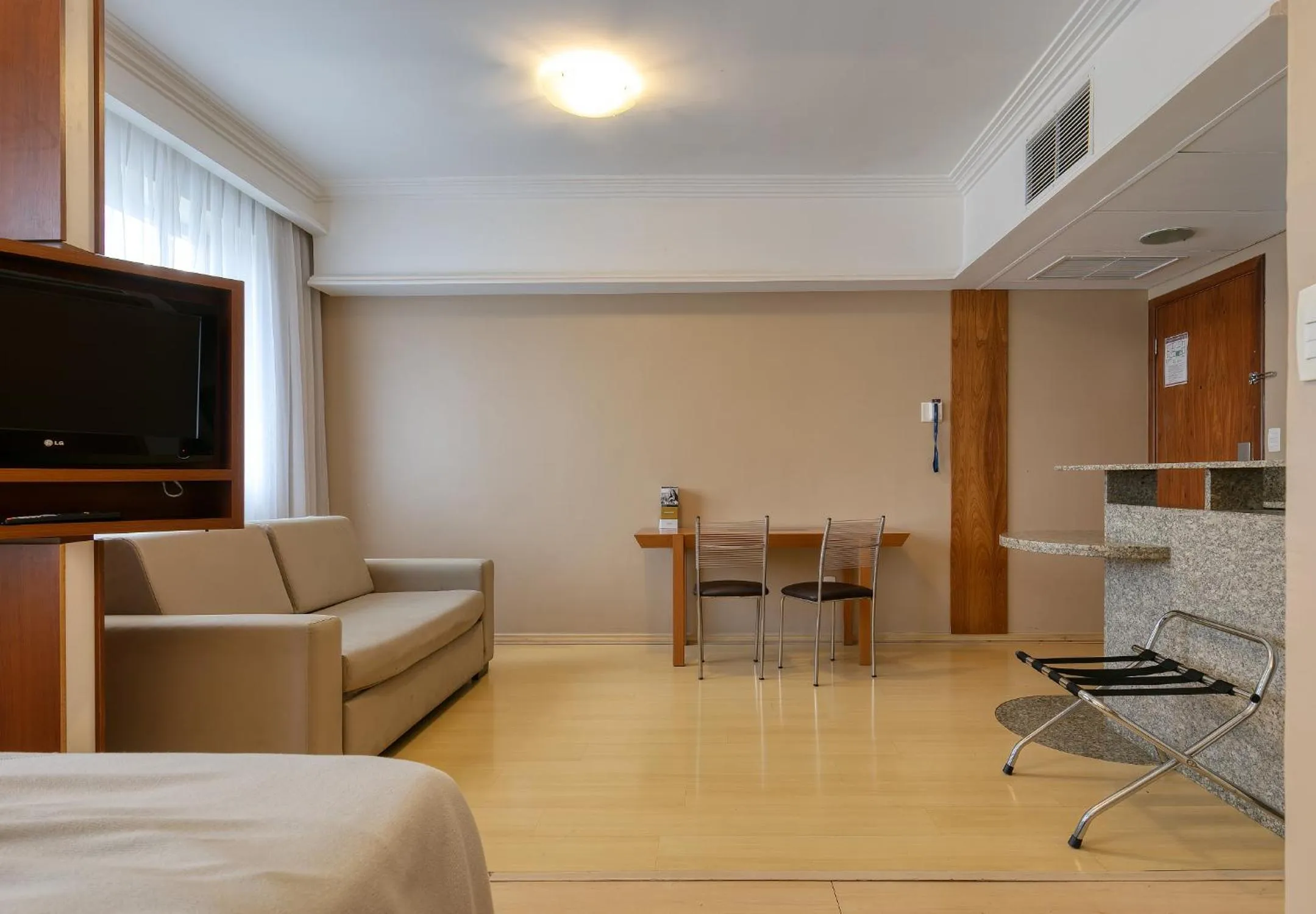 Communal lounge/ TV room in Mercure Belo Horizonte Savassi