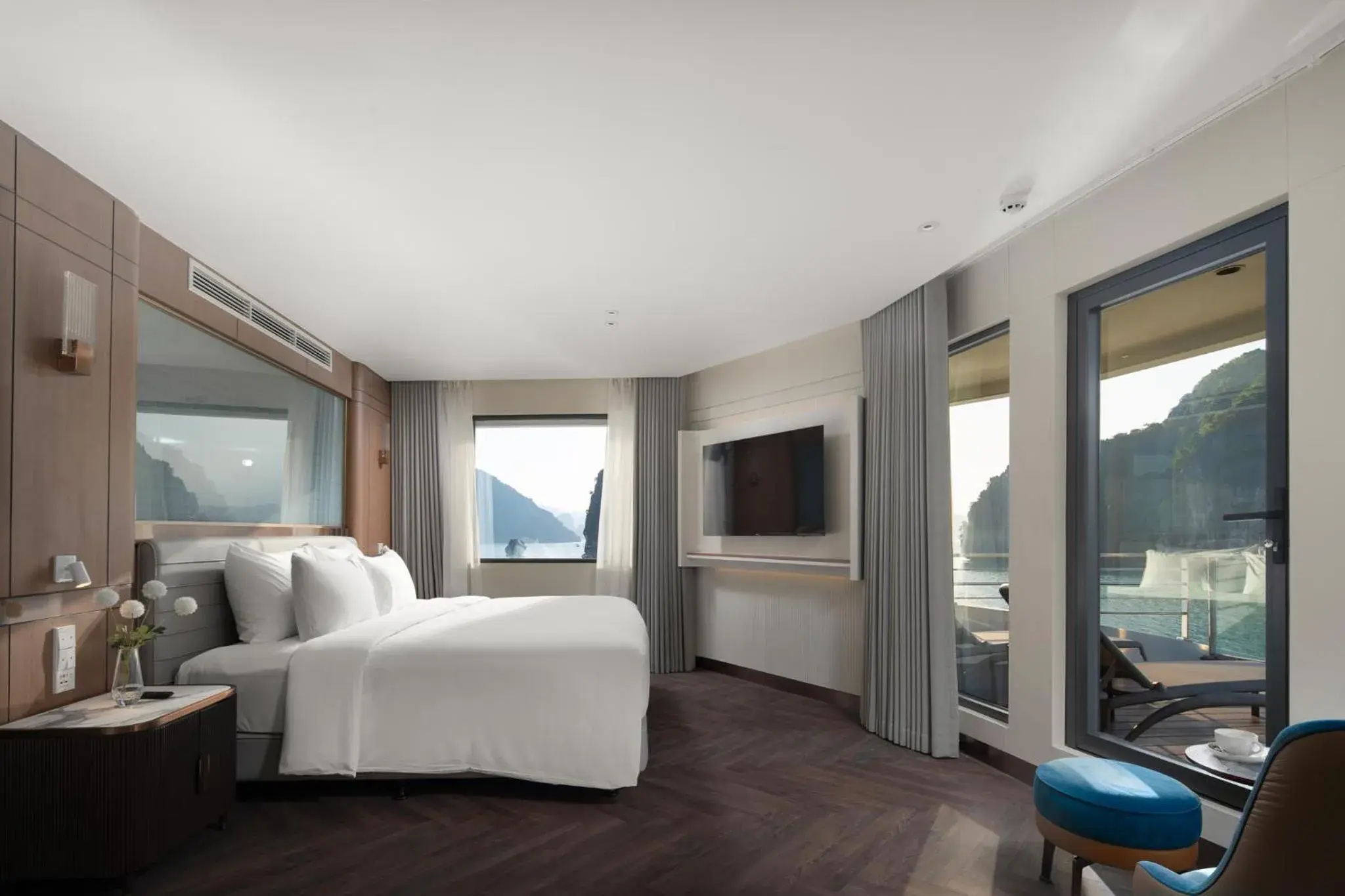 Essence Suite in Grand Pioneers Halong Bay Cruise 2 Essence Suite in Grand Pioneers Halong Bay Cruise 2