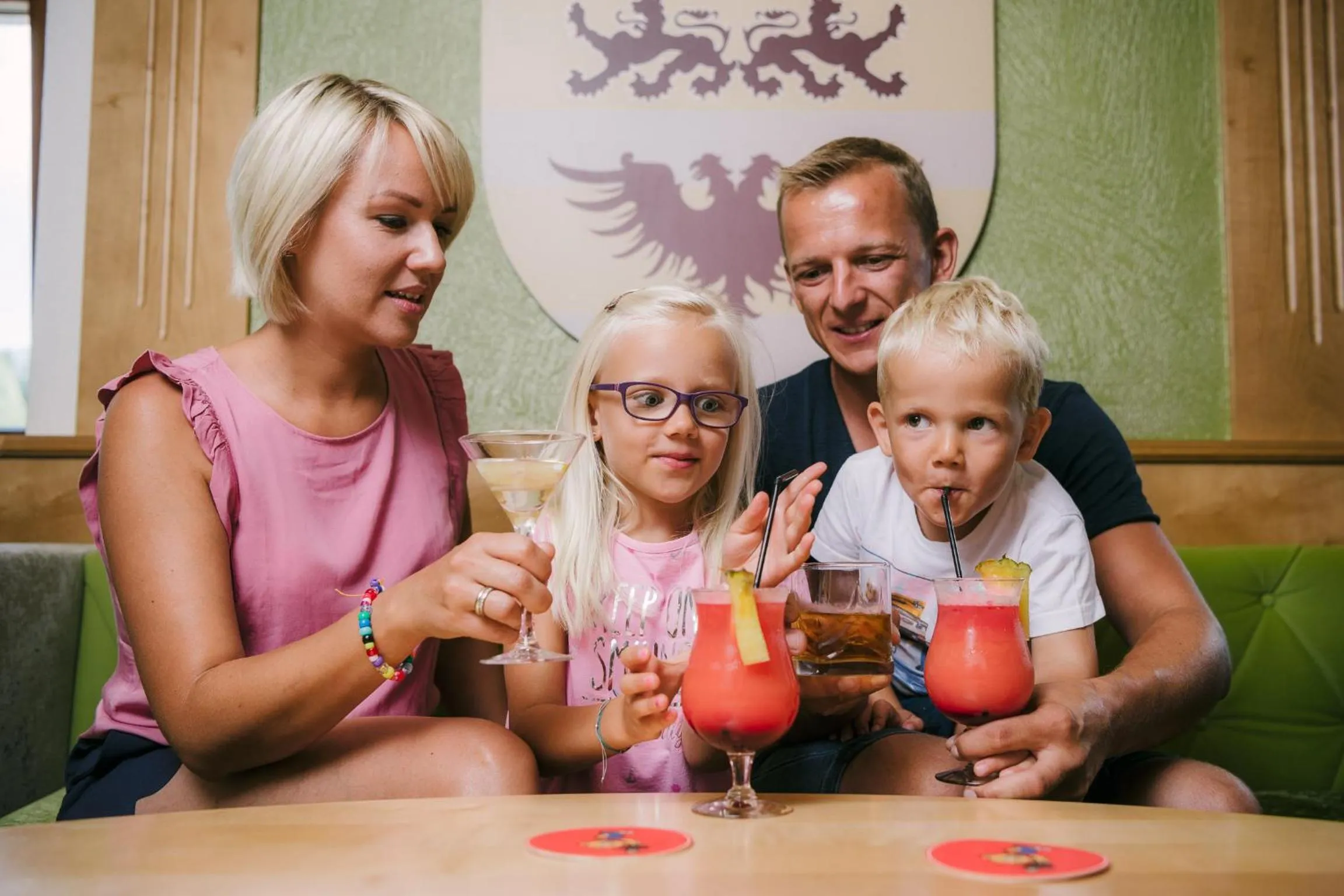Lounge or bar in Kinderhotel Laderhof