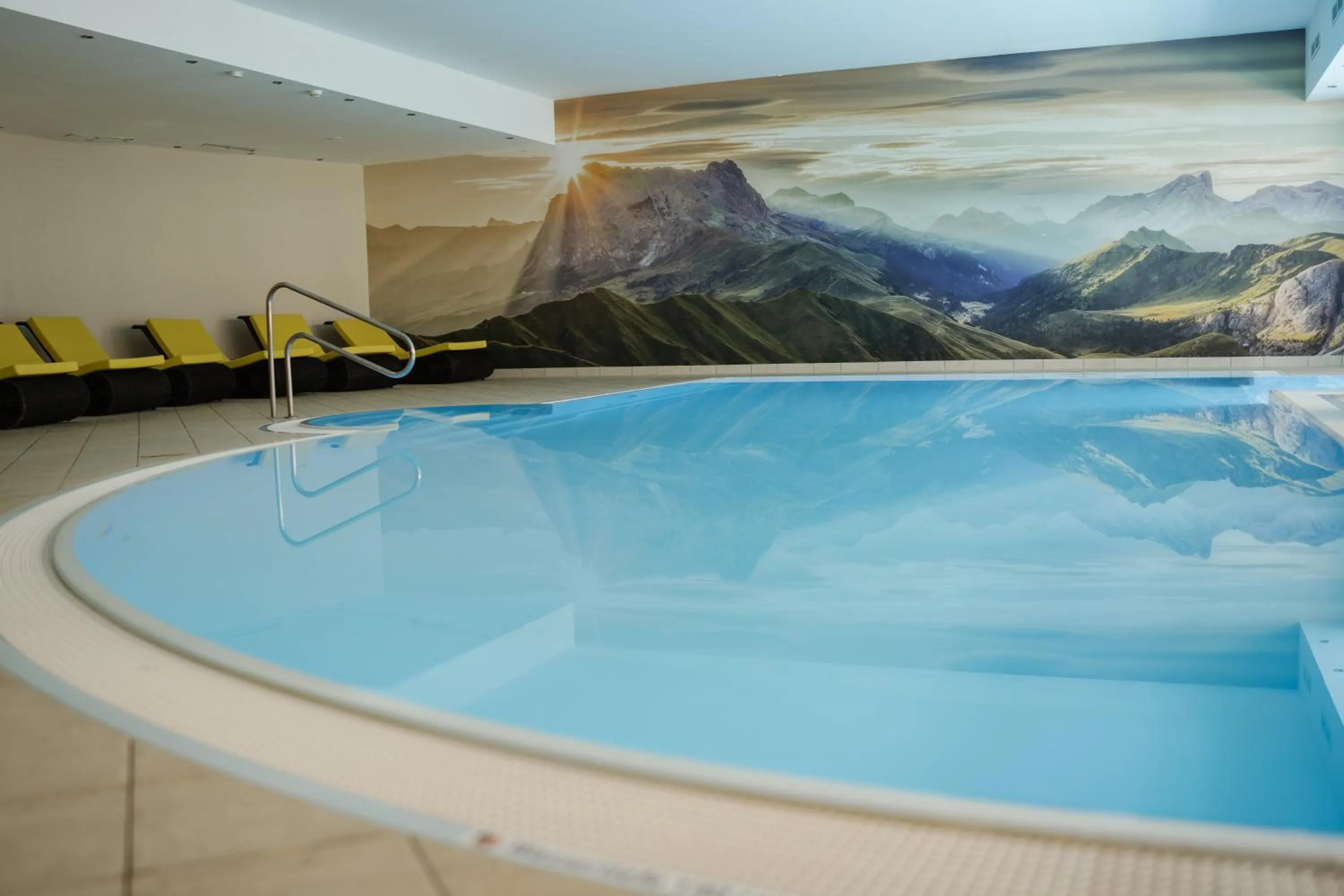 Swimming pool in Kinderhotel Laderhof